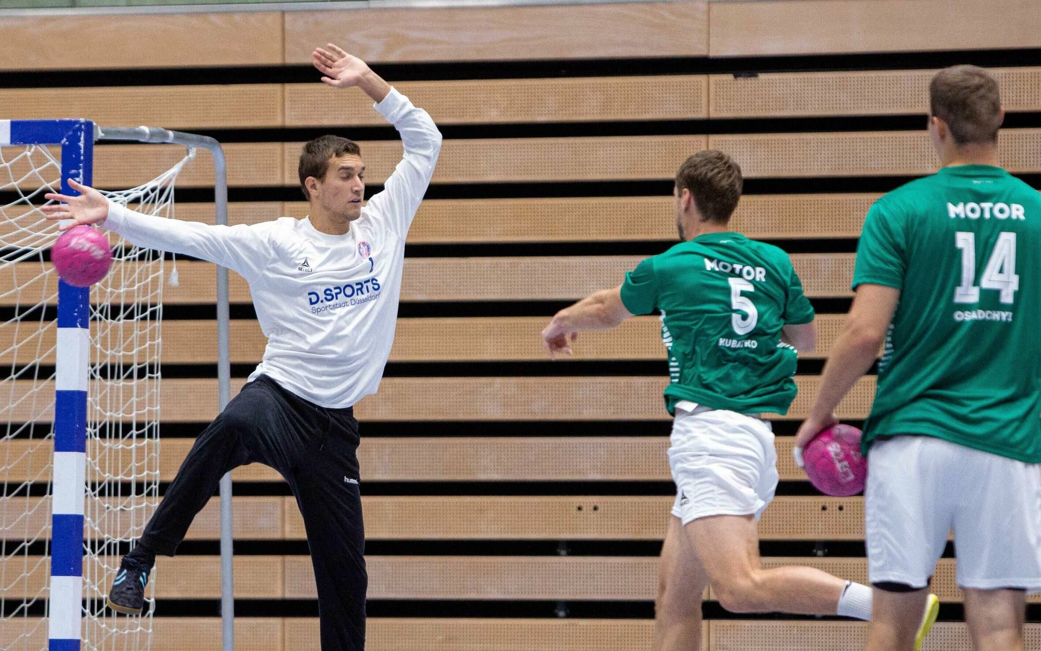 Das ukrainische Handball-Team aus Zaporozhye trainiert und spielt in der neuen Saison der 2. Handball-Bundesliga im Castello in Düsseldorf.