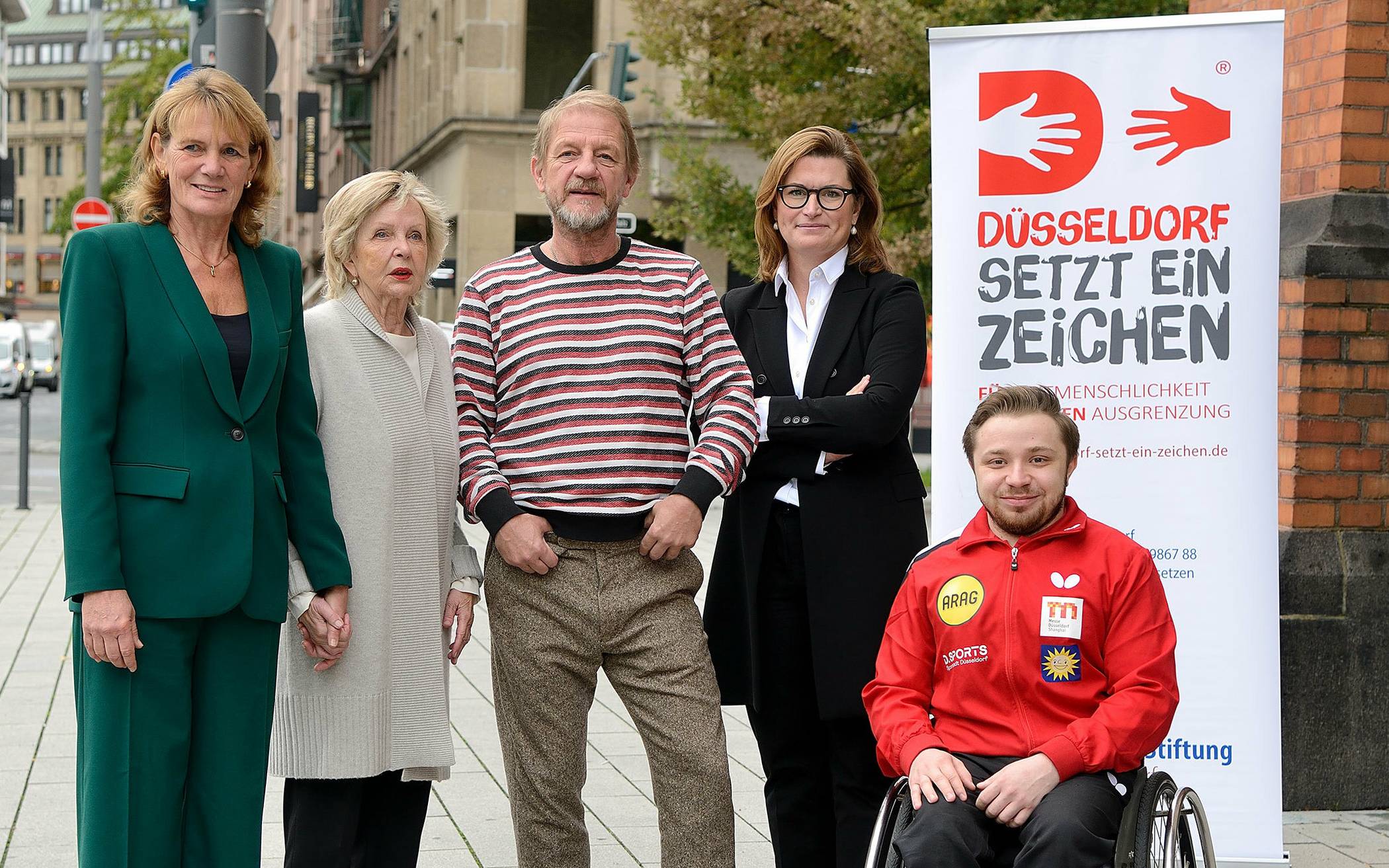 Bürgerstiftungs-Vorsitzende Sabine Tüllmann mit den BotschafterInnen Heike Vongehr, Sönke Wortmann, Dr. Charlotte Beissel und Valentin Baus (v. l.).