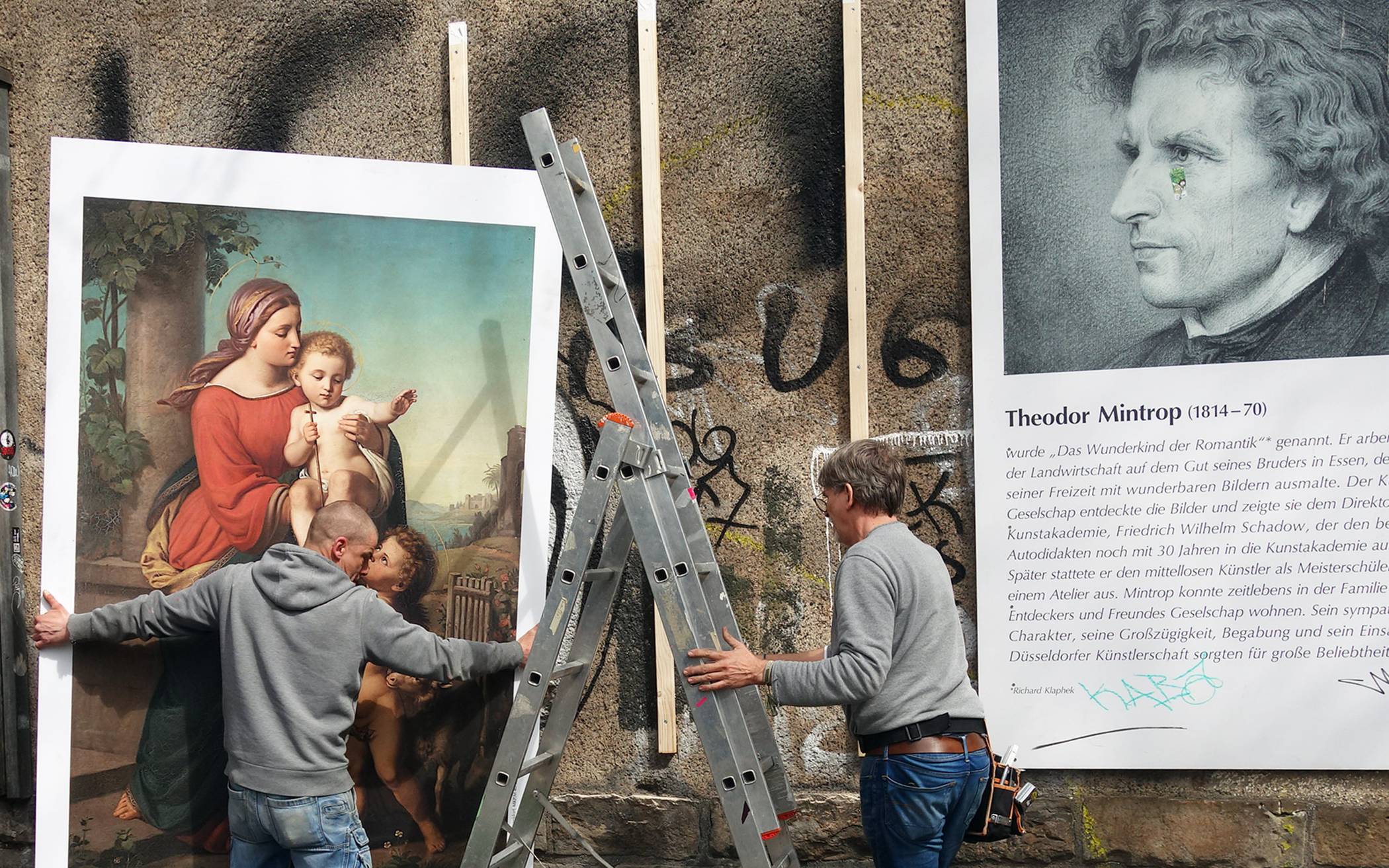  Am Mintropplatz wurden Plakate mit Werken des Künstlers Theodor Mintrop und sein Porträt aufgehängt. 