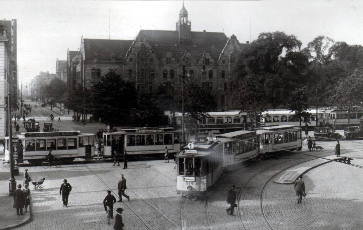 Der Graf-Adolf-Platz im Jahr 1927