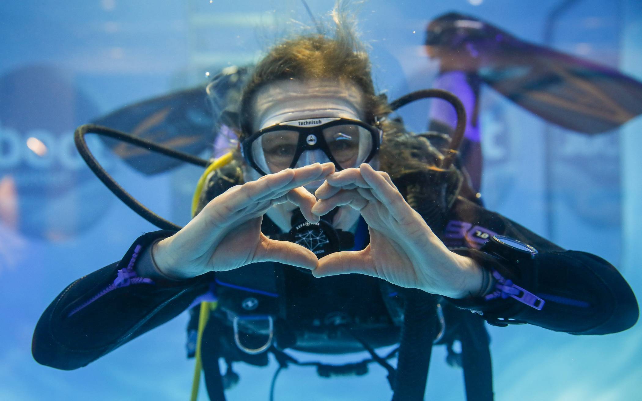  This must be underwater love: boot 2020. 
