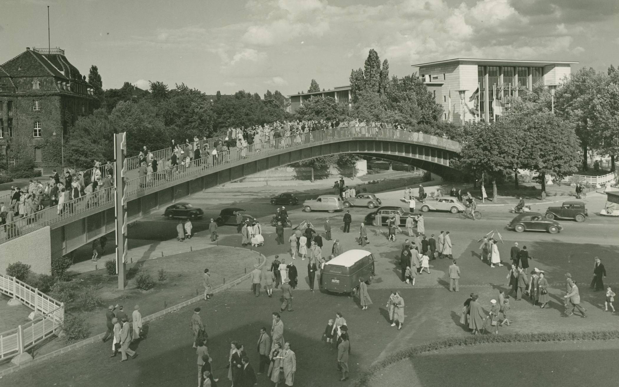 Aluminiumbrücke Cecilienallee, 1953. Fotos:Stadtarchiv Düsseldorf
