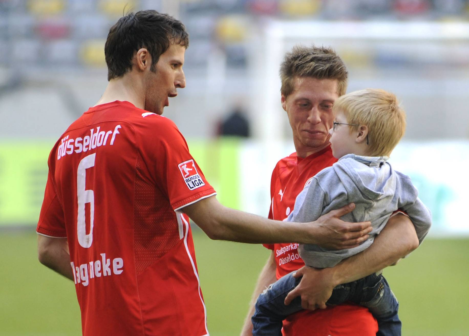  Wäre das ein Trainer-Traumduo? Andreas Lambertz mit Sohn Collin und Jens Langeneke als Spieler 2010. 
