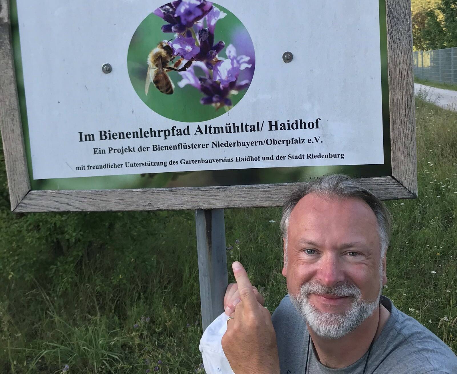 Ratsherr Münter, bayerisches Bienenlehrpfad-Modell - „Vieles zum Anfassen.“ 