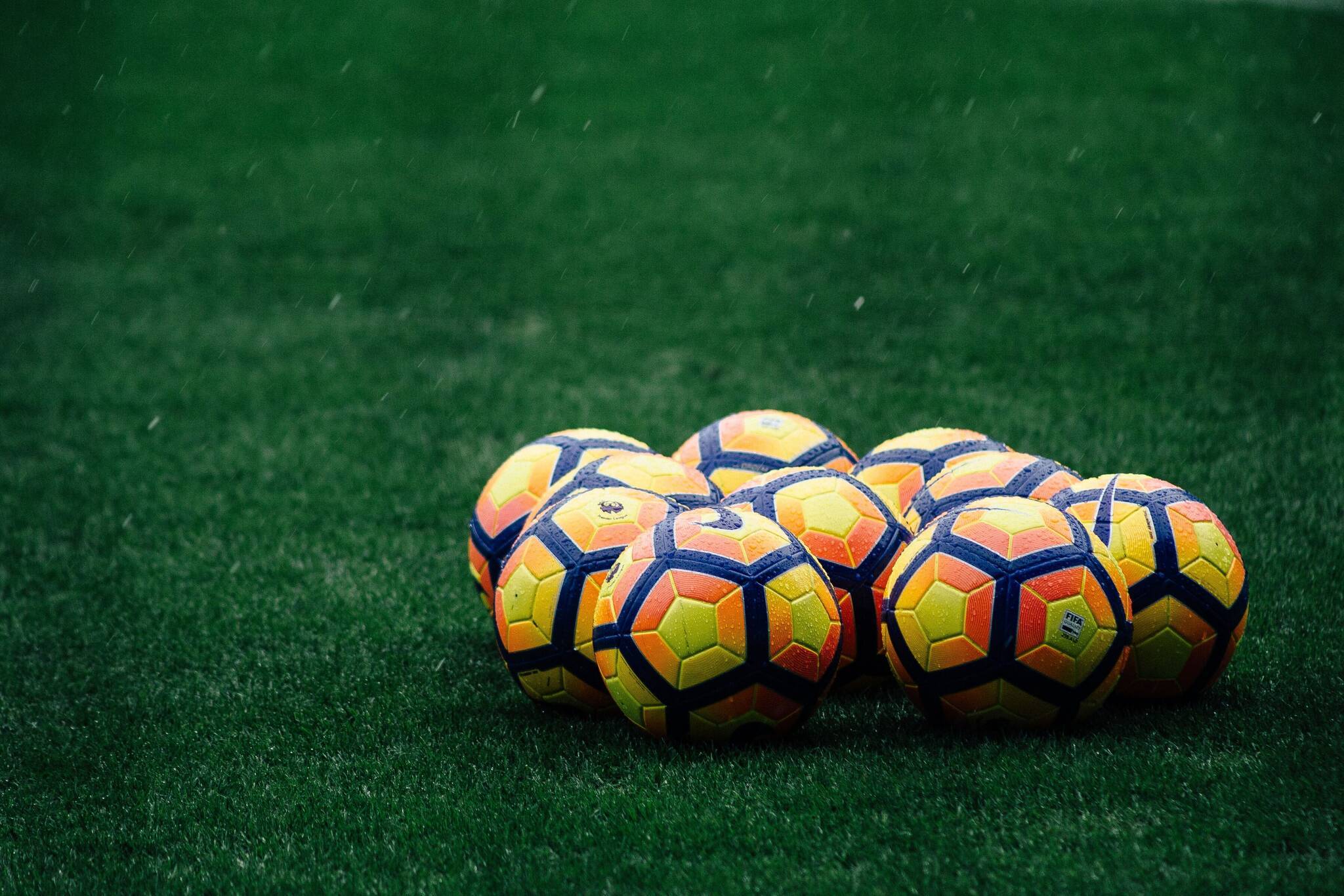 Diese Ballsportarten machen im Sommer richtig Spaß