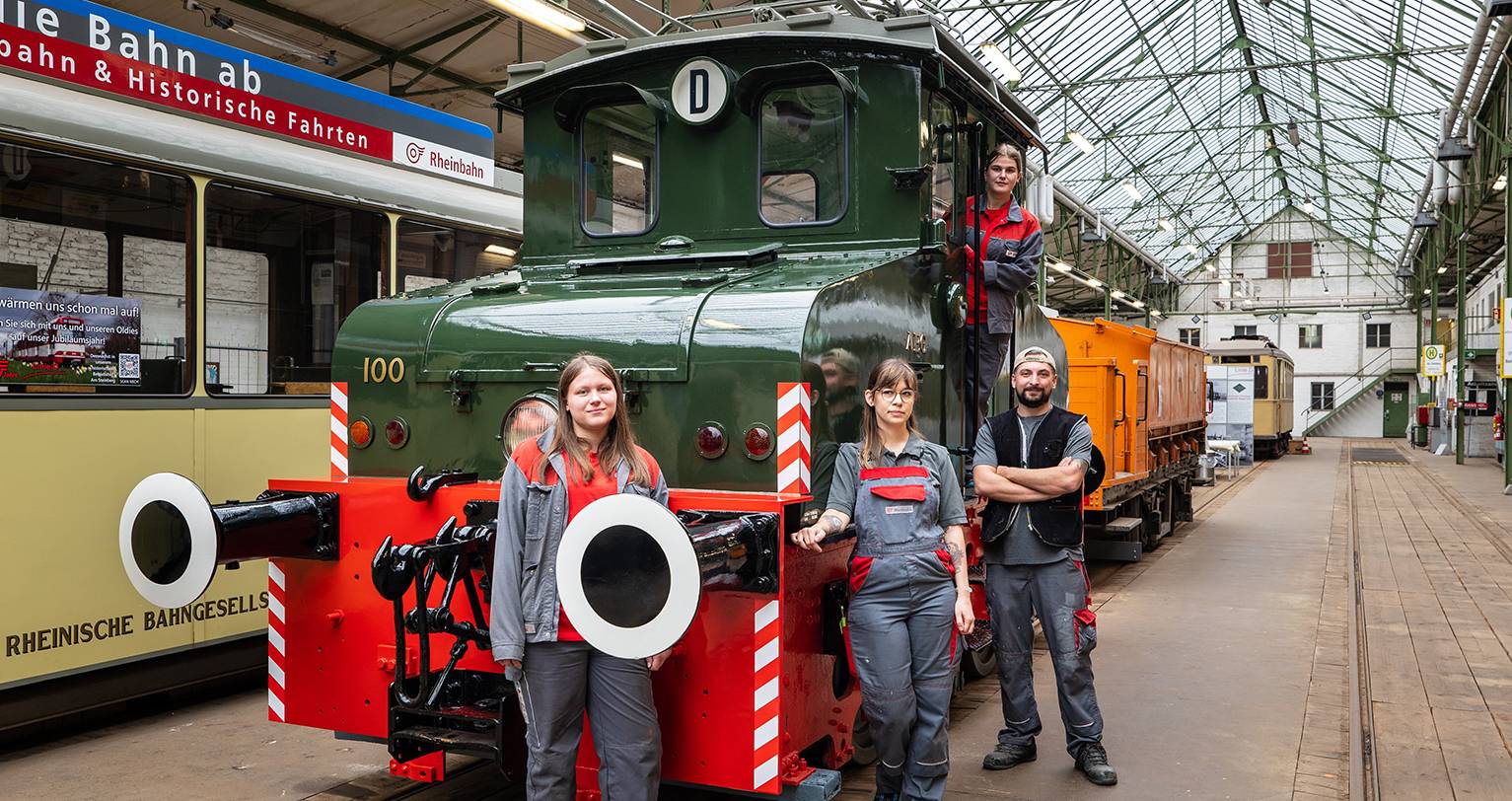 Rheinbahn-Lackiertrupp, restaurierter „Schwarzer Pitter“.