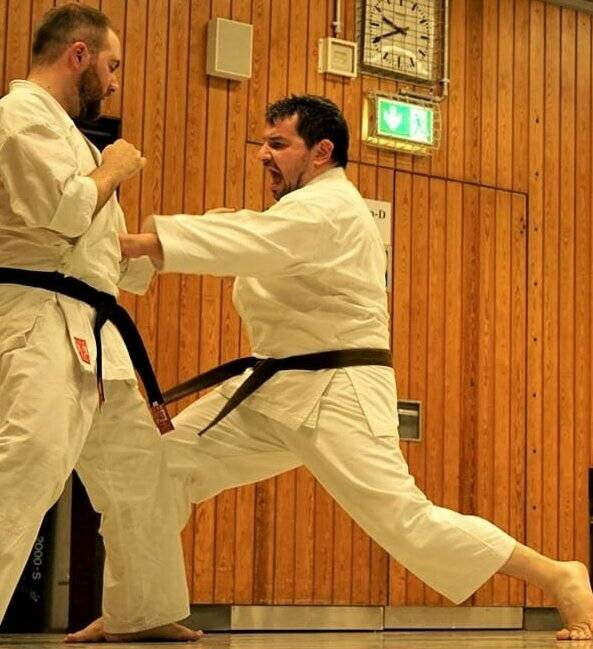  Karate beim SFD - „Gelassene Grundeinstellung, um Druck mit Übersicht zu meistern.“ Foto: SFD 