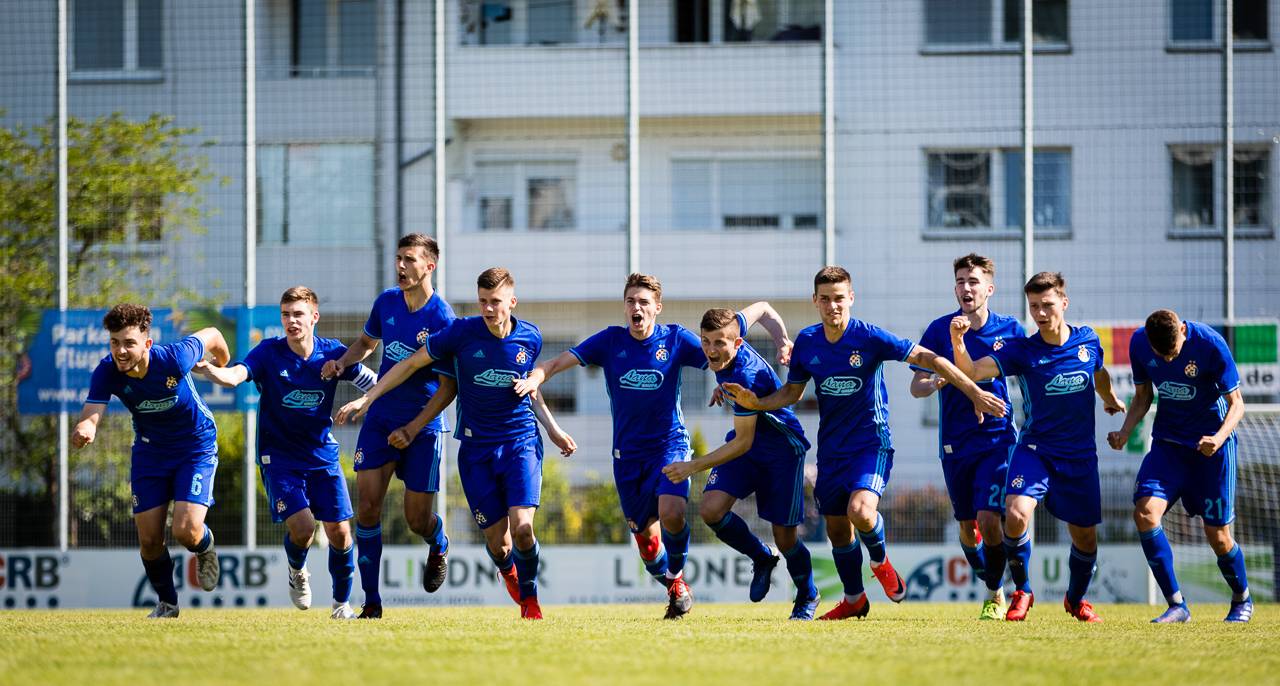   Jubelnde Jugendfußballer aus der internationalen Spitze - geht es nach den Plänen der Organisatoren der U19-Champions Trophy 2022, ist es kommende Ostern beim BV 04 wieder soweit.   