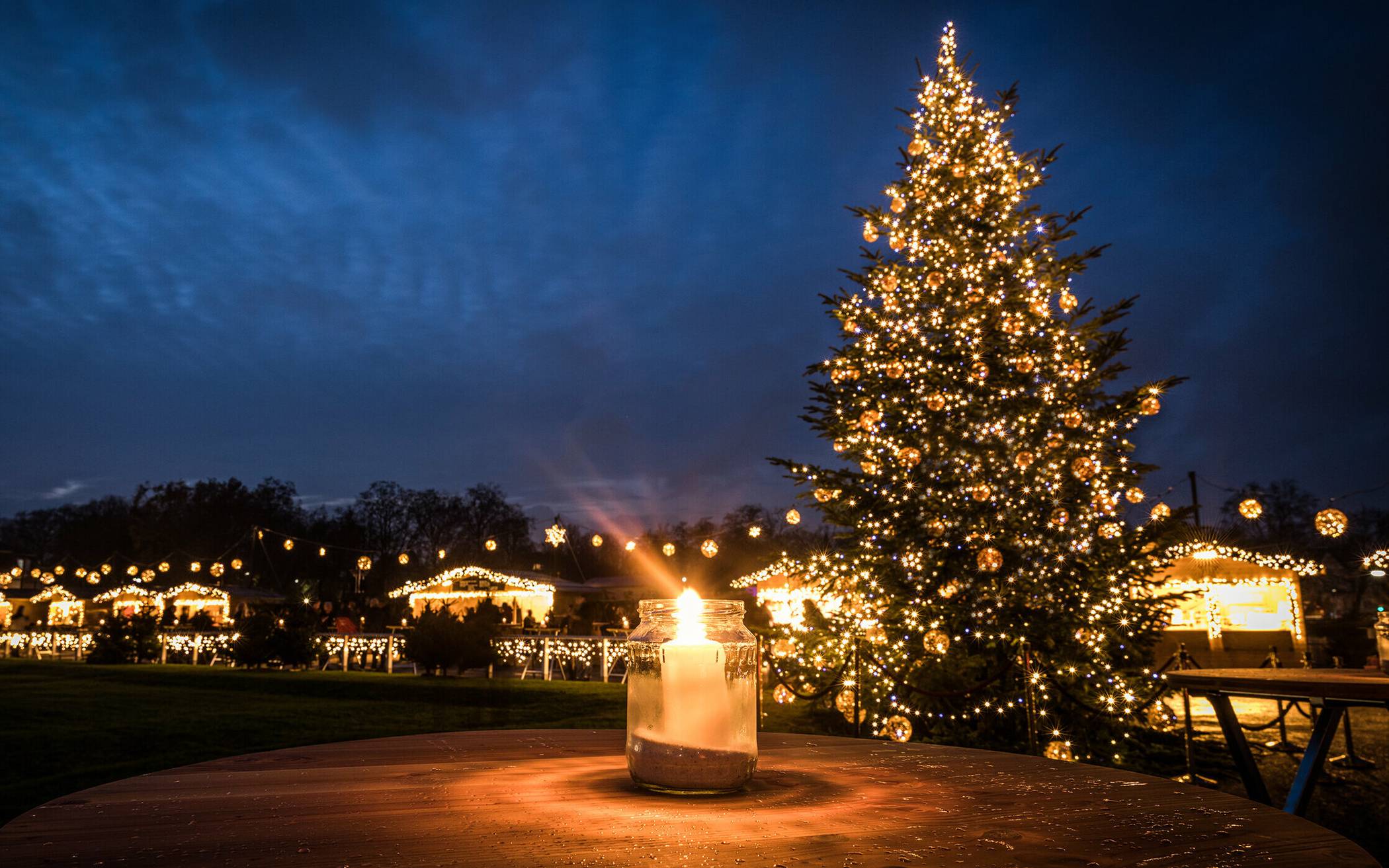 Weihnachtsmarkt am Schloss Benrath - „Eng