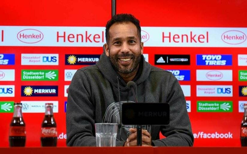 Neu-Trainer Thioune - „Den Helm aufsetzen“.