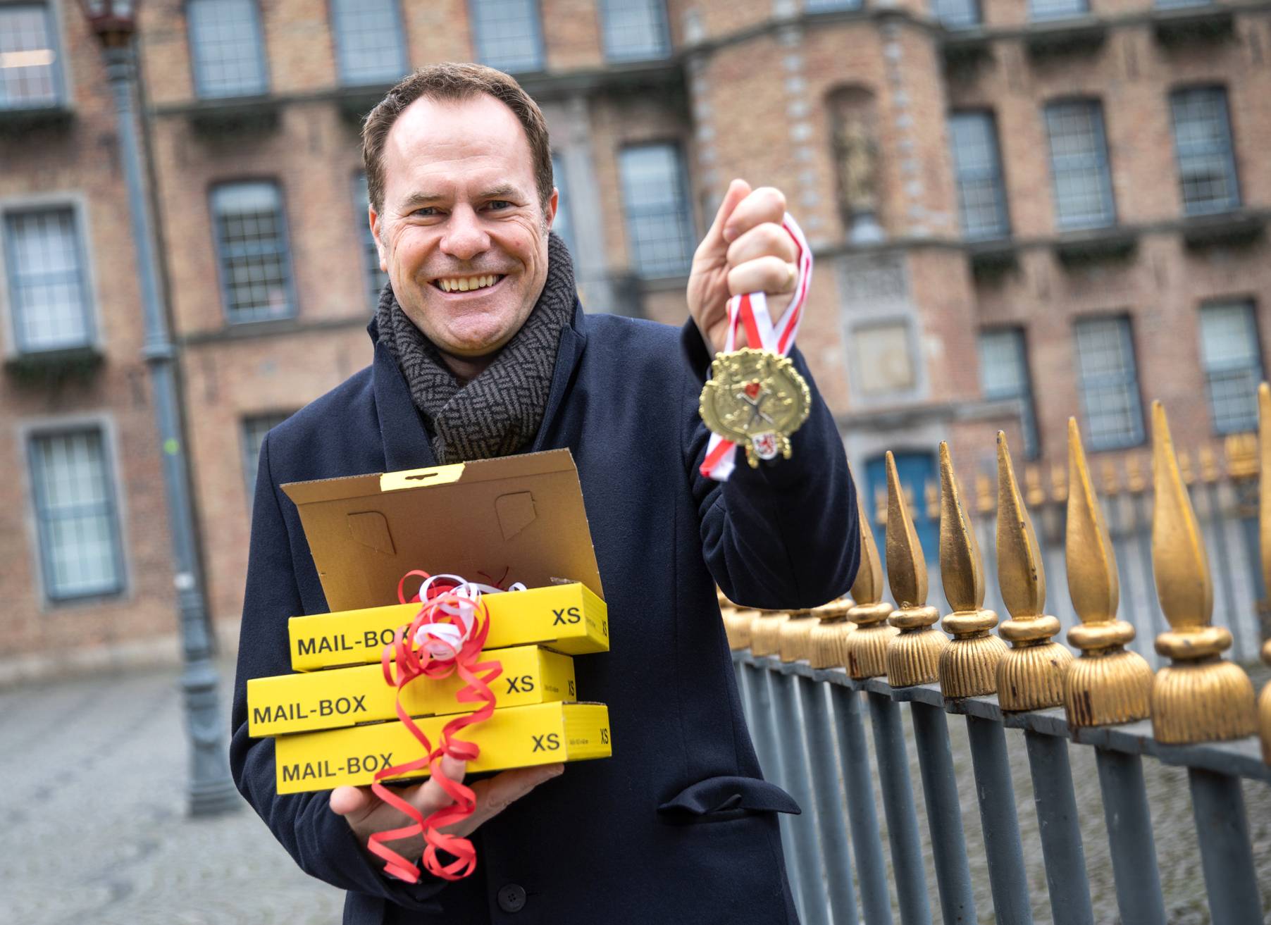 Ordenverleihender Oberbürgermeister Keller. Foto: Stadt/ Melanie