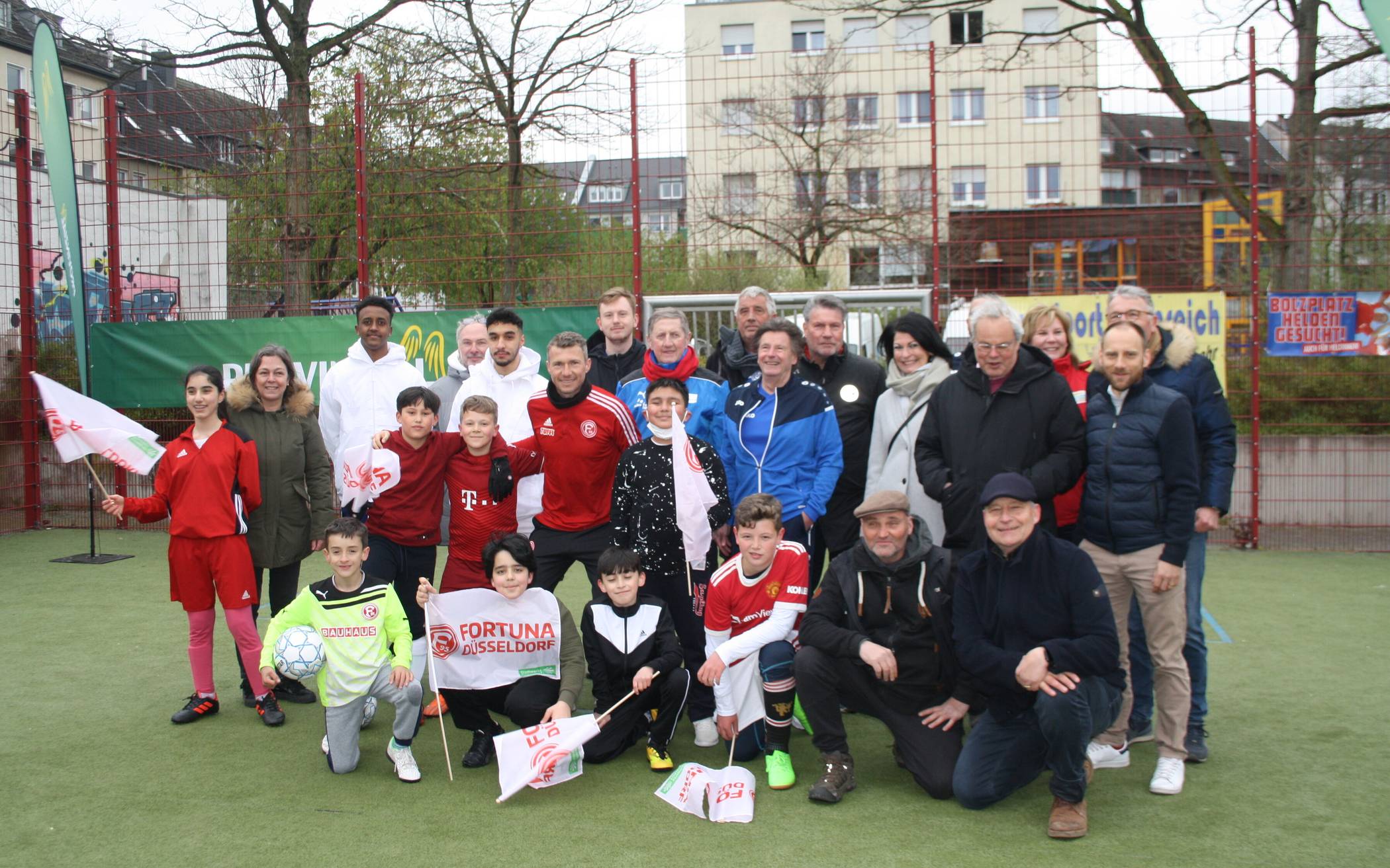 Bolzplatzhelden-Botschafter Oliver Fink beim Auftakt-Training mit