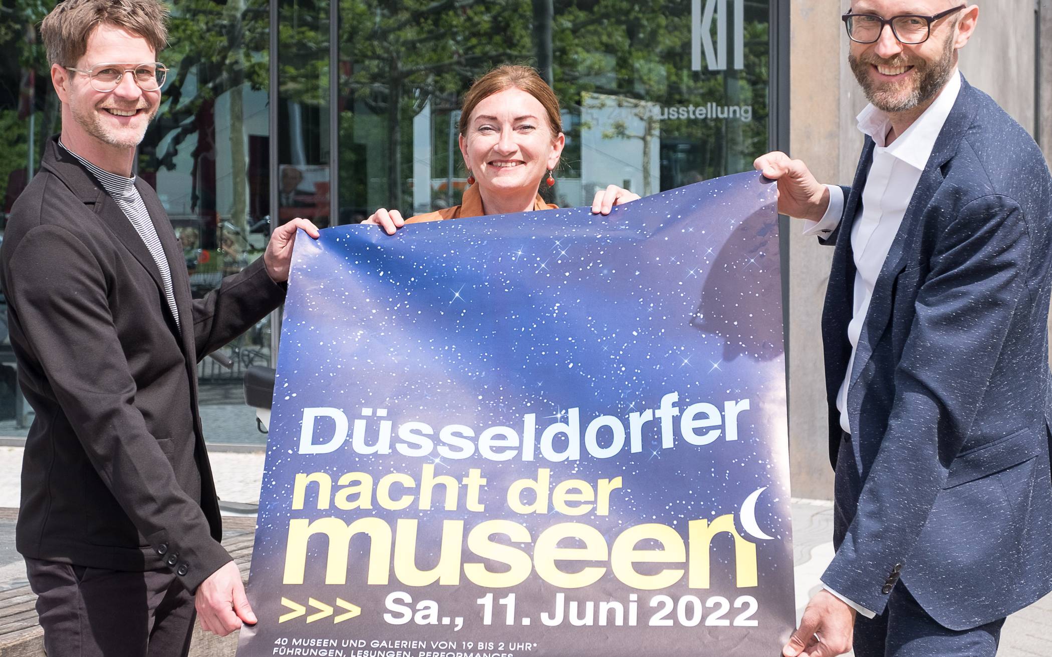  Die Beigeordnete Miriam Koch stellte zusammen mit Daniel Tobias Etzel, Geschäftsführer k/c/e Marketing GmbH (r.) und Dirk Schewe von der Kunsthalle Düsseldorf - das „Nacht der Museen-Programm vor. Foto: Stadt/ Uwe Schaffmeister 