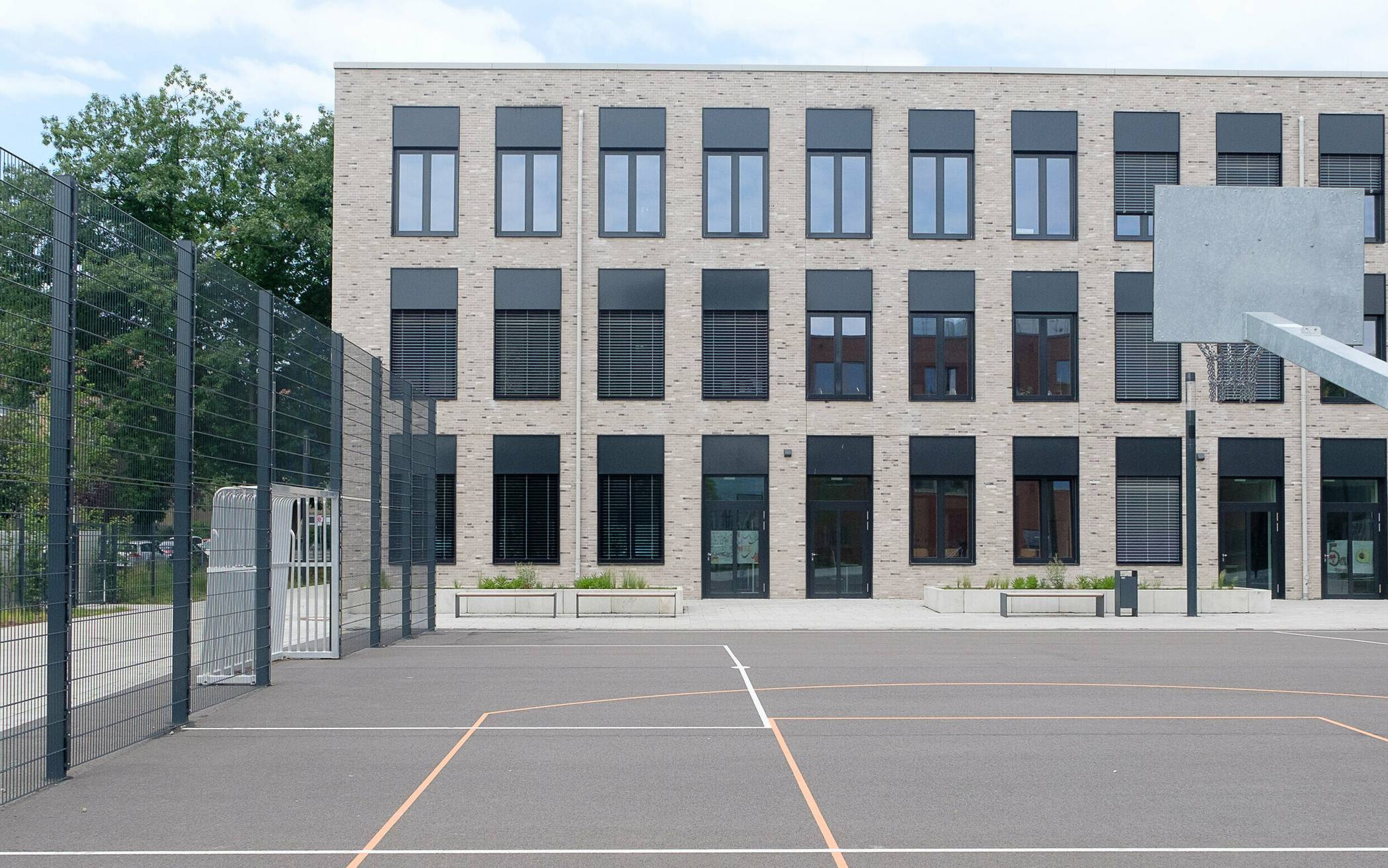 Hauptschule Benrath: moderner und größer