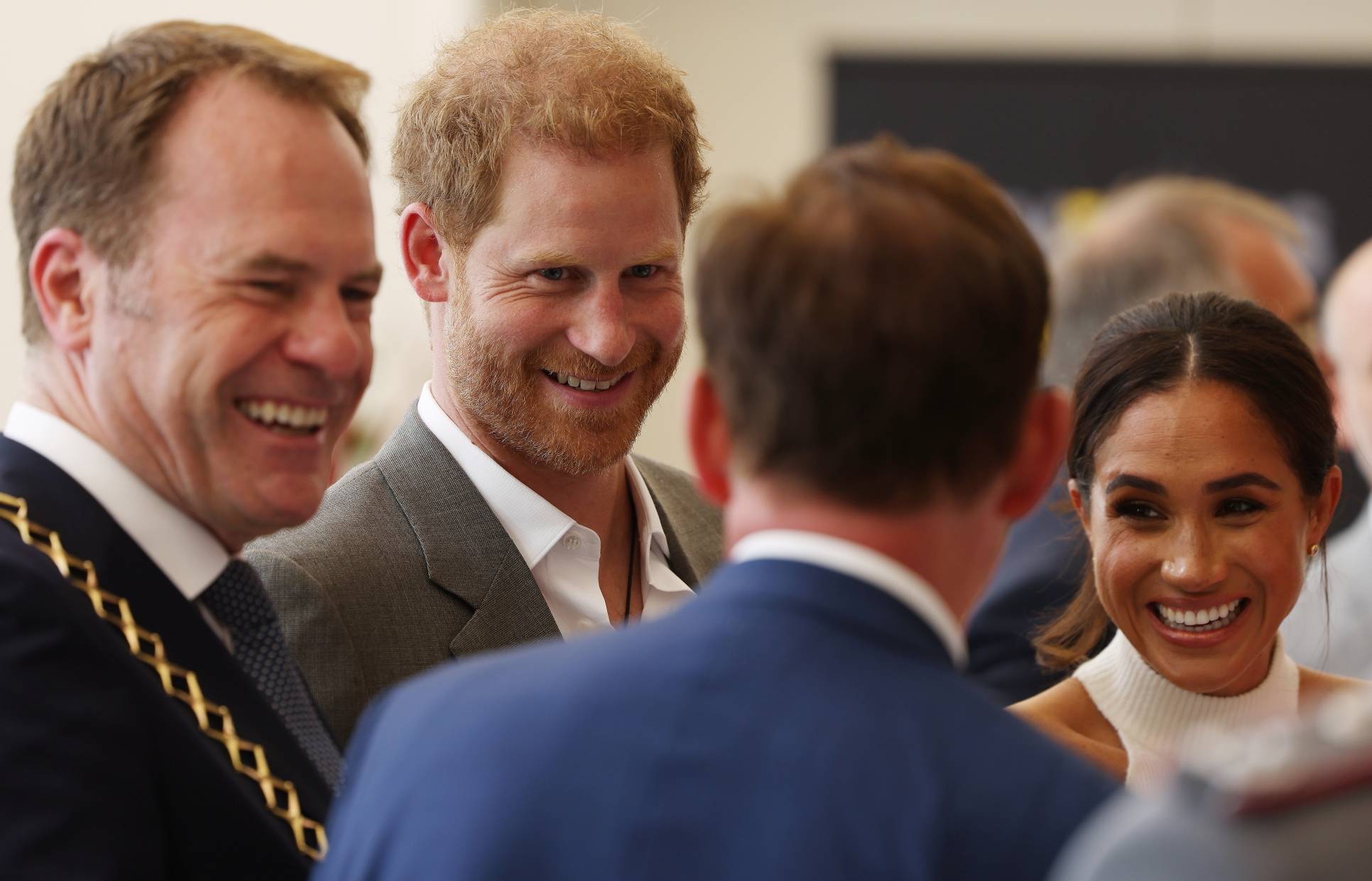  Harry und Meghan mit OB Dr. Stephan Keller im Rathaus. 