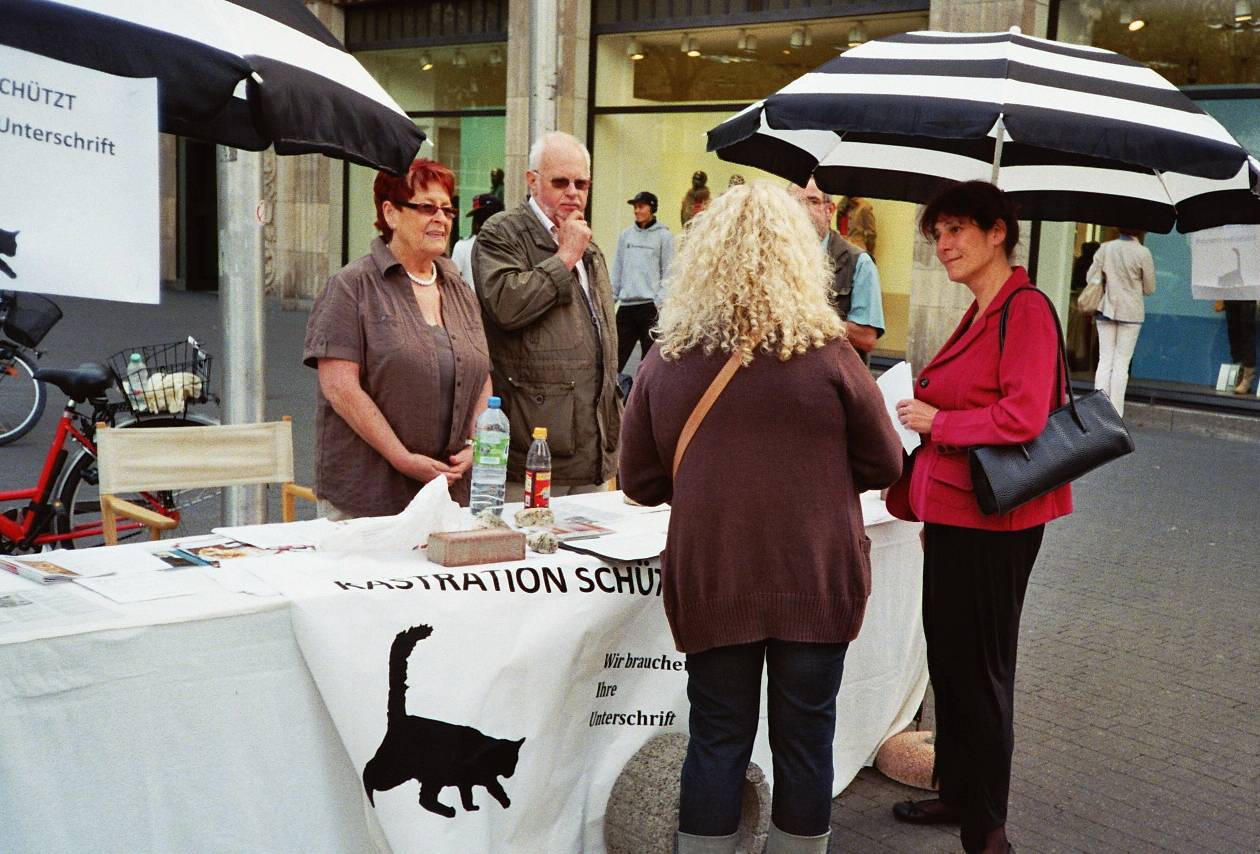 Aufklärungsarbeit durch Mitglieder des Katzenschutzbundes Düsseldorf