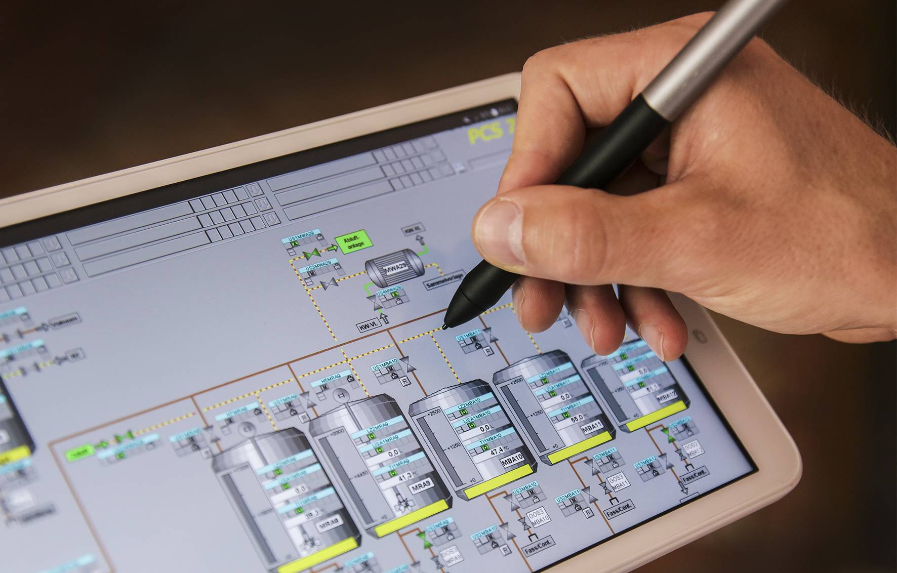 Per Tablet die Produktionsstraße steuern –