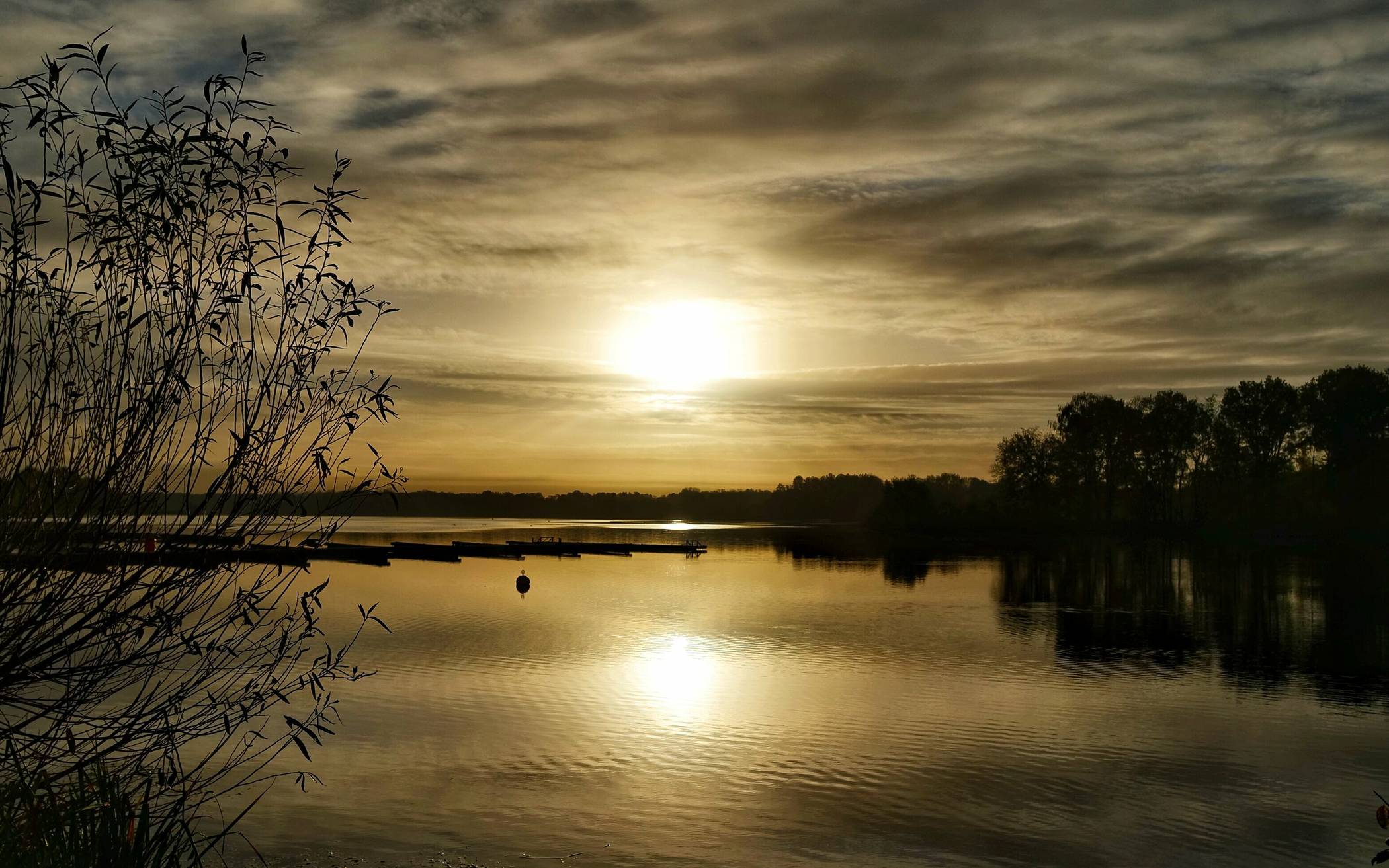 Sonnenaufgang am Unterbacher See.