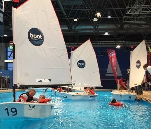  Düsseldorfer Schüler in der boot-Segelschule.   