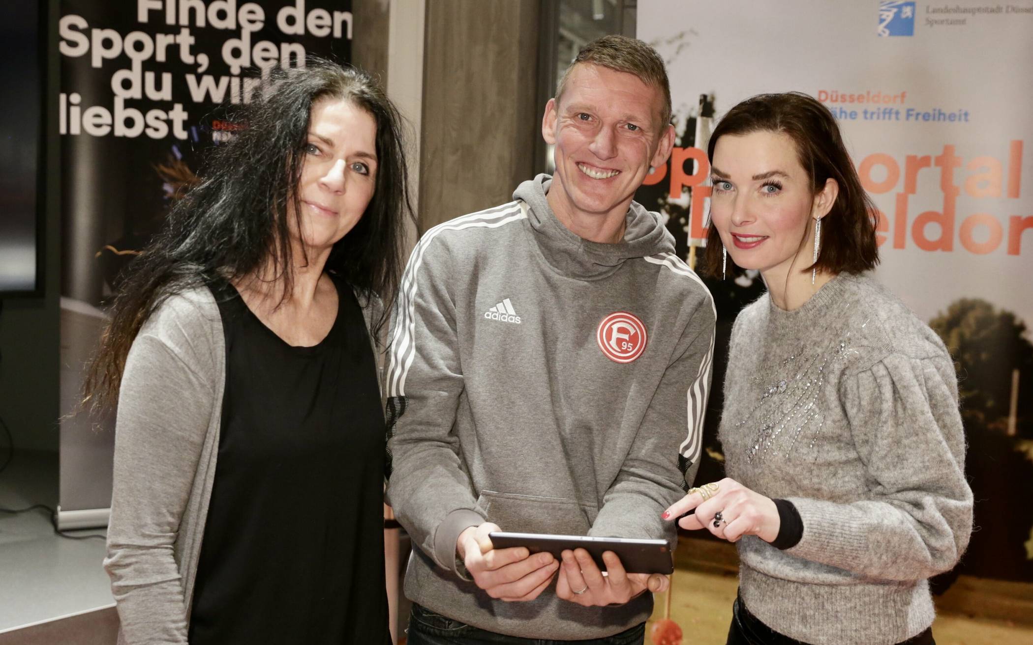  Die Sport-Beigeordnete Britta Zur mit Axel Bellinghausen und Andrea Haupt (v. r.) vom SSB.  