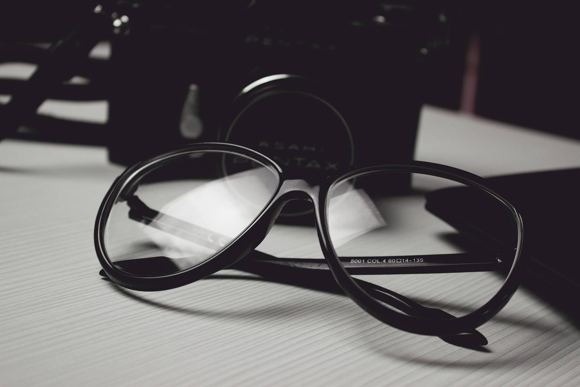 Tipps für die richtige Brillenpflege