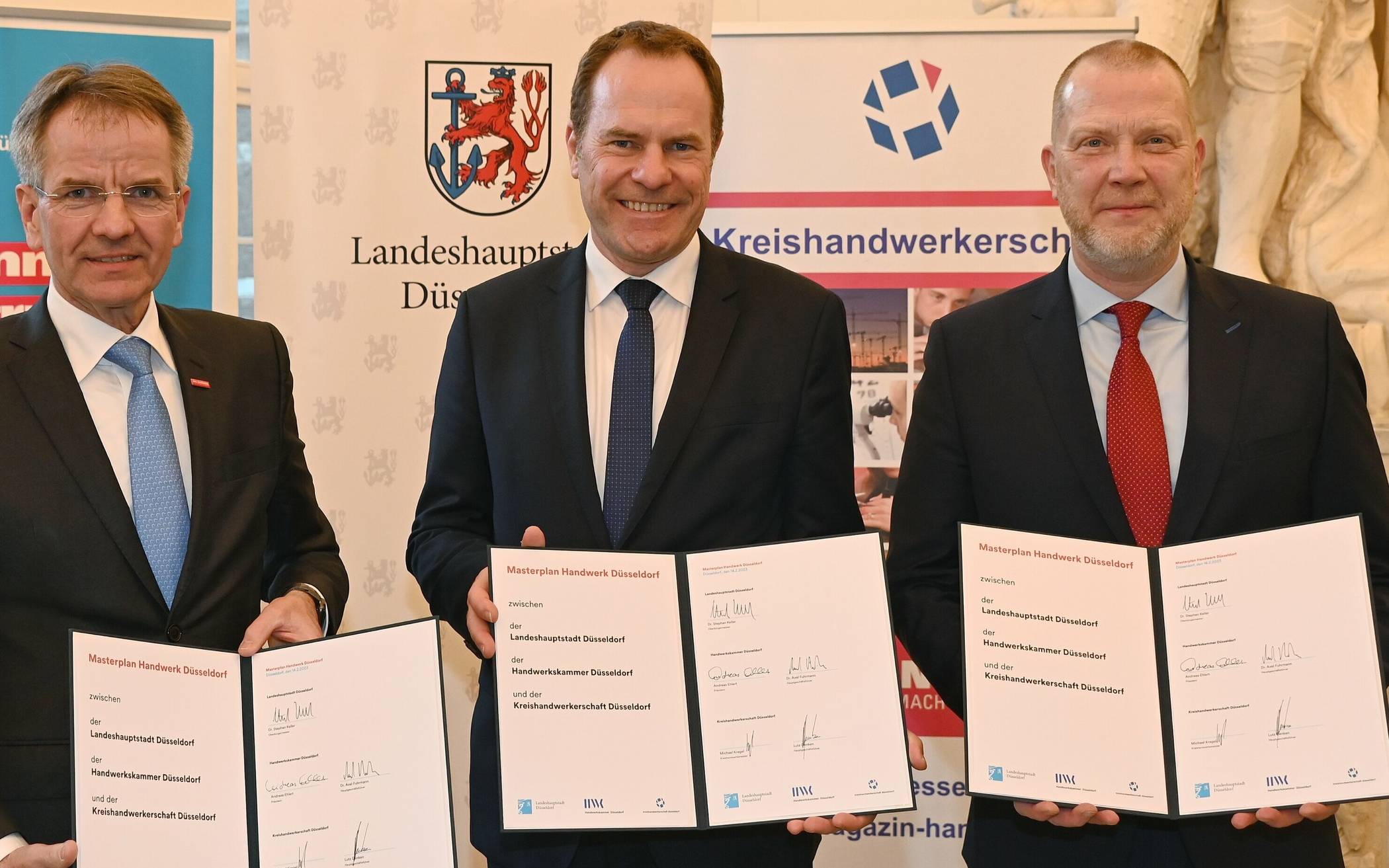  Unterzeichneten den „Masterplan Handwerk“ (v.l.): Andreas Ehlert, HWK-Präsident, OB Dr. Stephan Keller und Kreishandwerksmeister Michael Kregel. 