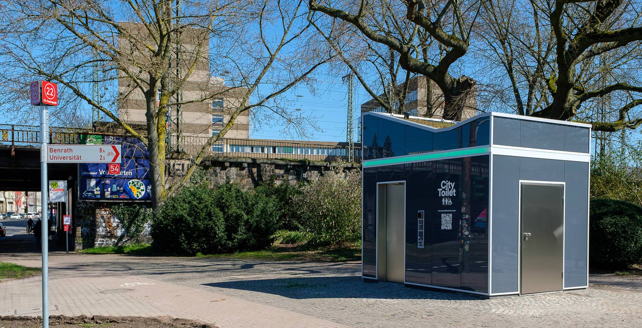 Die neue barrietrefreie Modultoilettenanlage am Volksgarten.