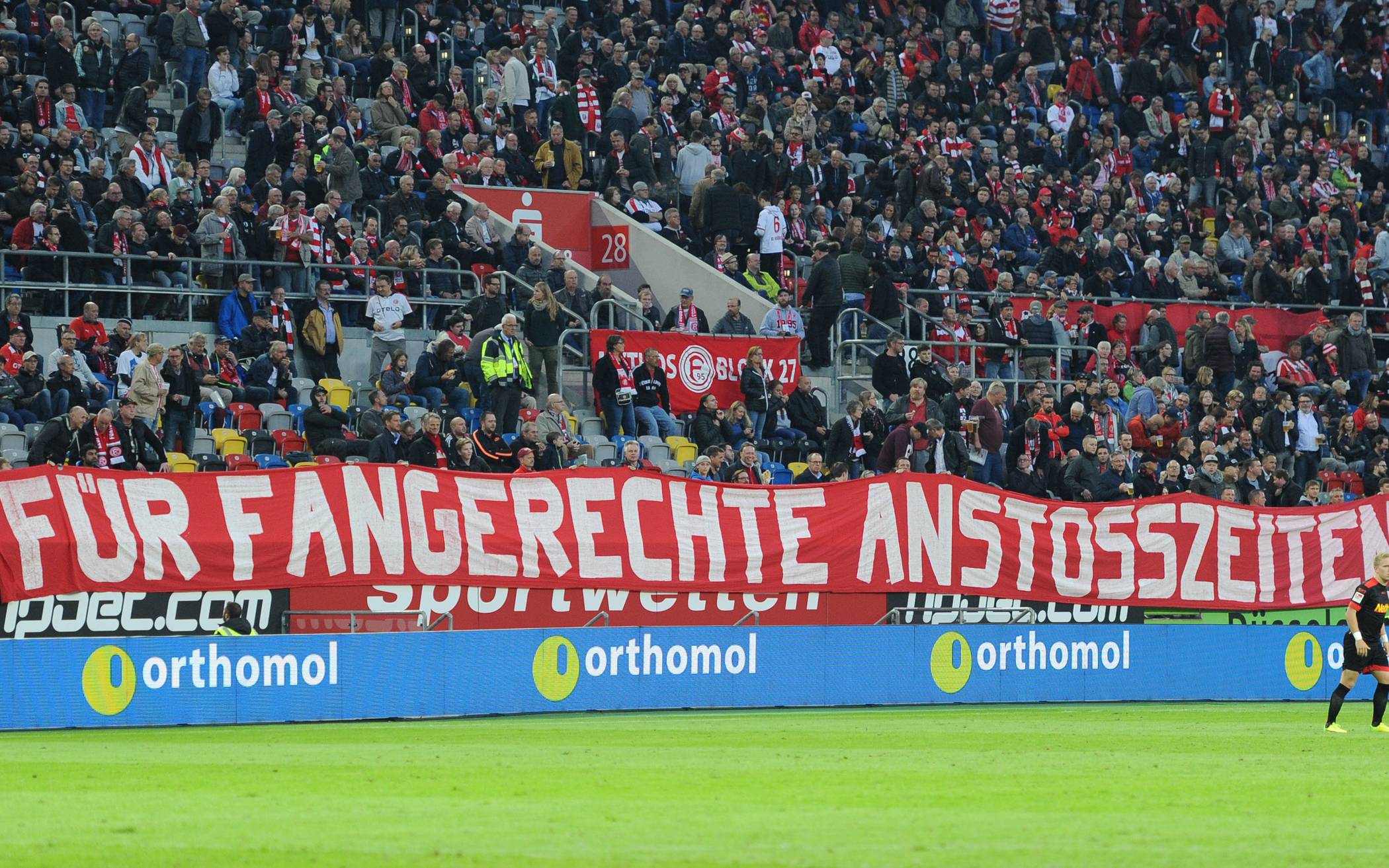 Kritische Anhänger im Fortuna-Block.