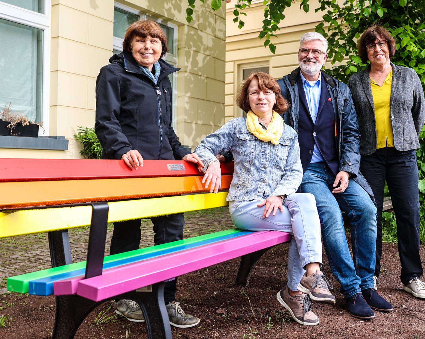 Gerresheim Regenbogenbank Vandalismus Düsseldorf