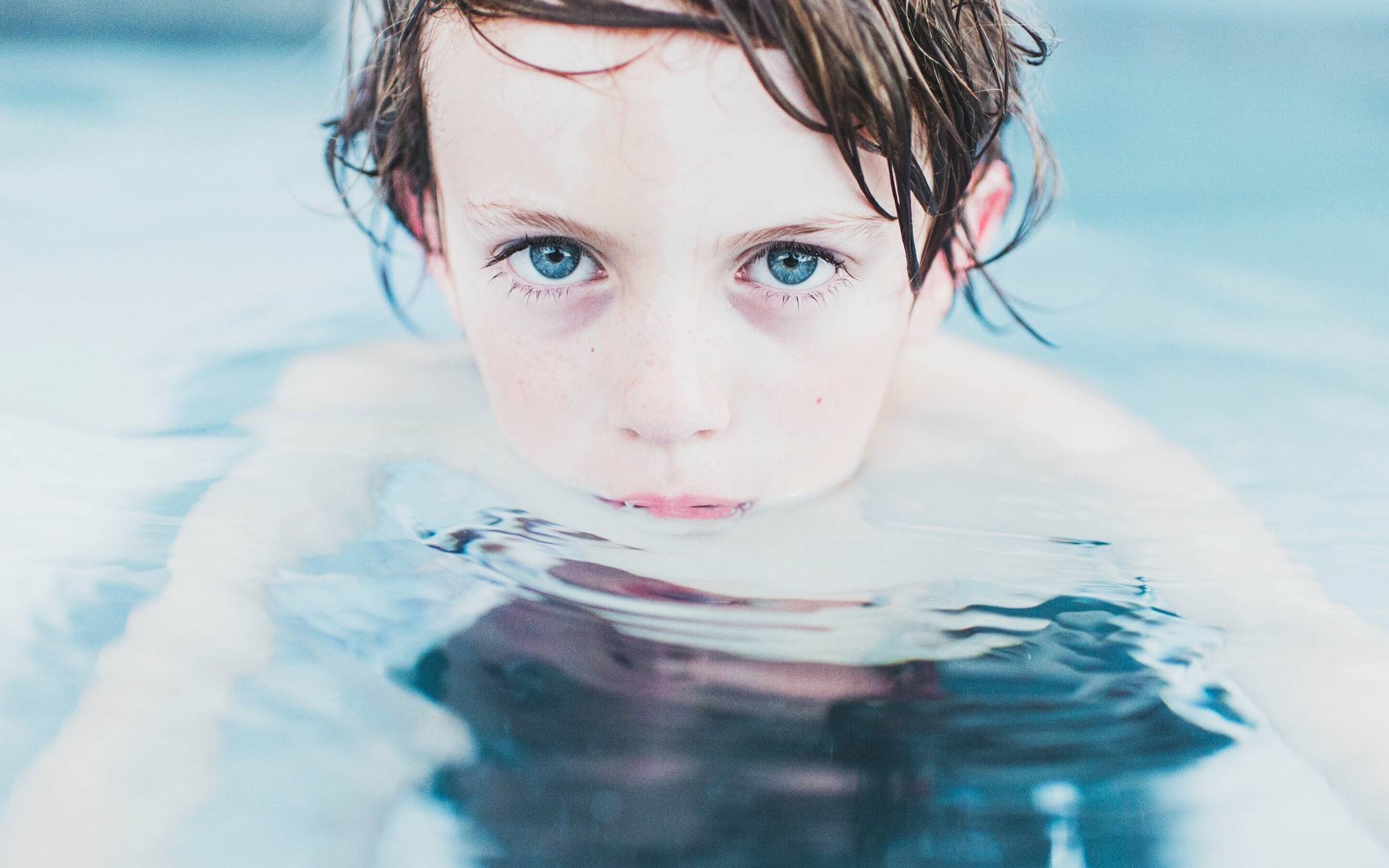 Der von Düsseldorf unterstützte Stärkungspakt soll in finanziell schwieriger Lage die soziale Teilhabe  - auch von Kindern, etwa im Schwimmbad - unterstützen.