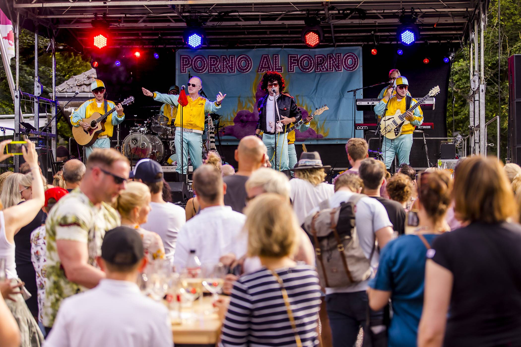  Düsseldorfs Kultband "Porno al Forno" beim letzten Auftritt auf der Galopprennbahn... 