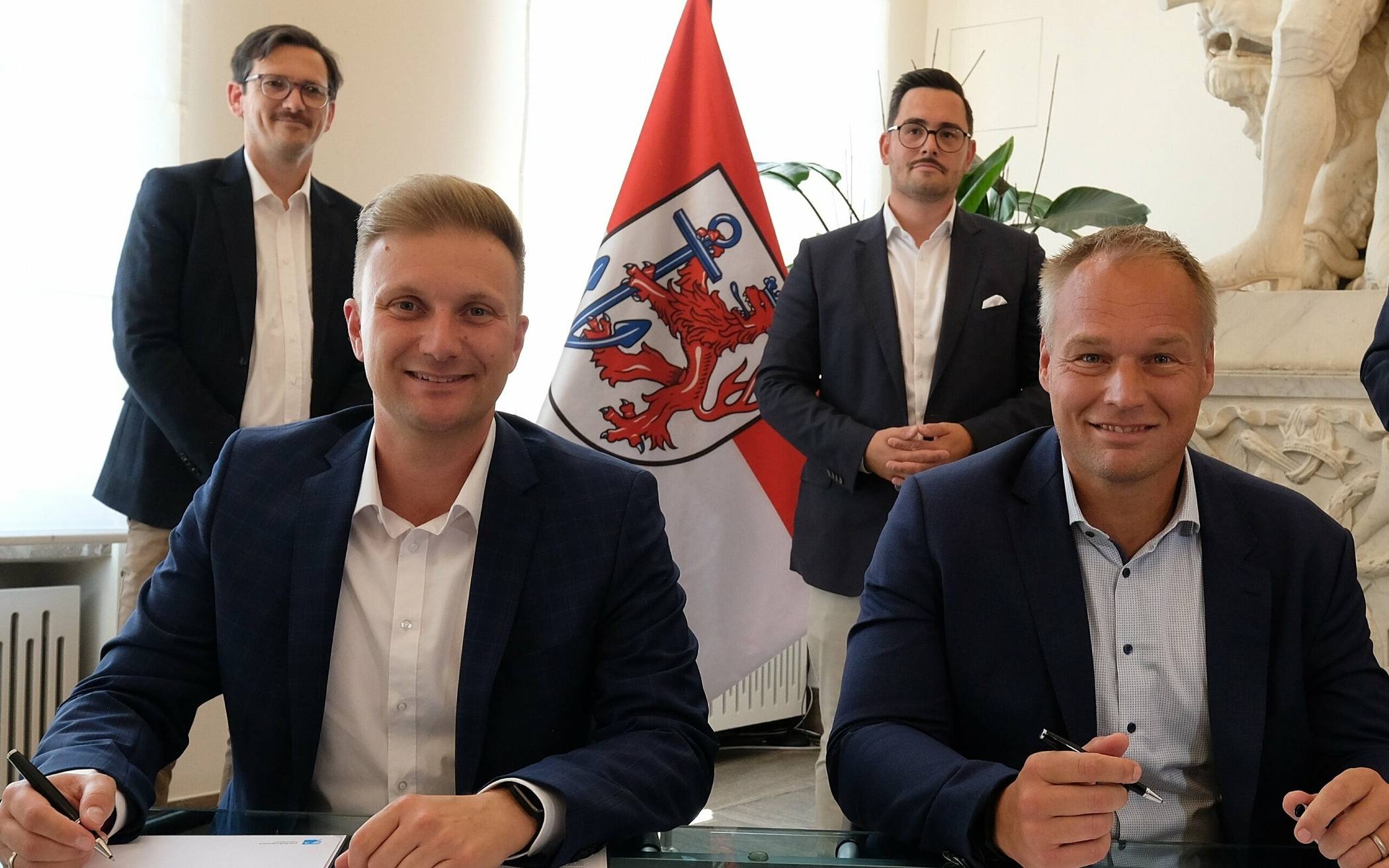 Unterzeichneten eine Erklärung zur Bereitstellung von