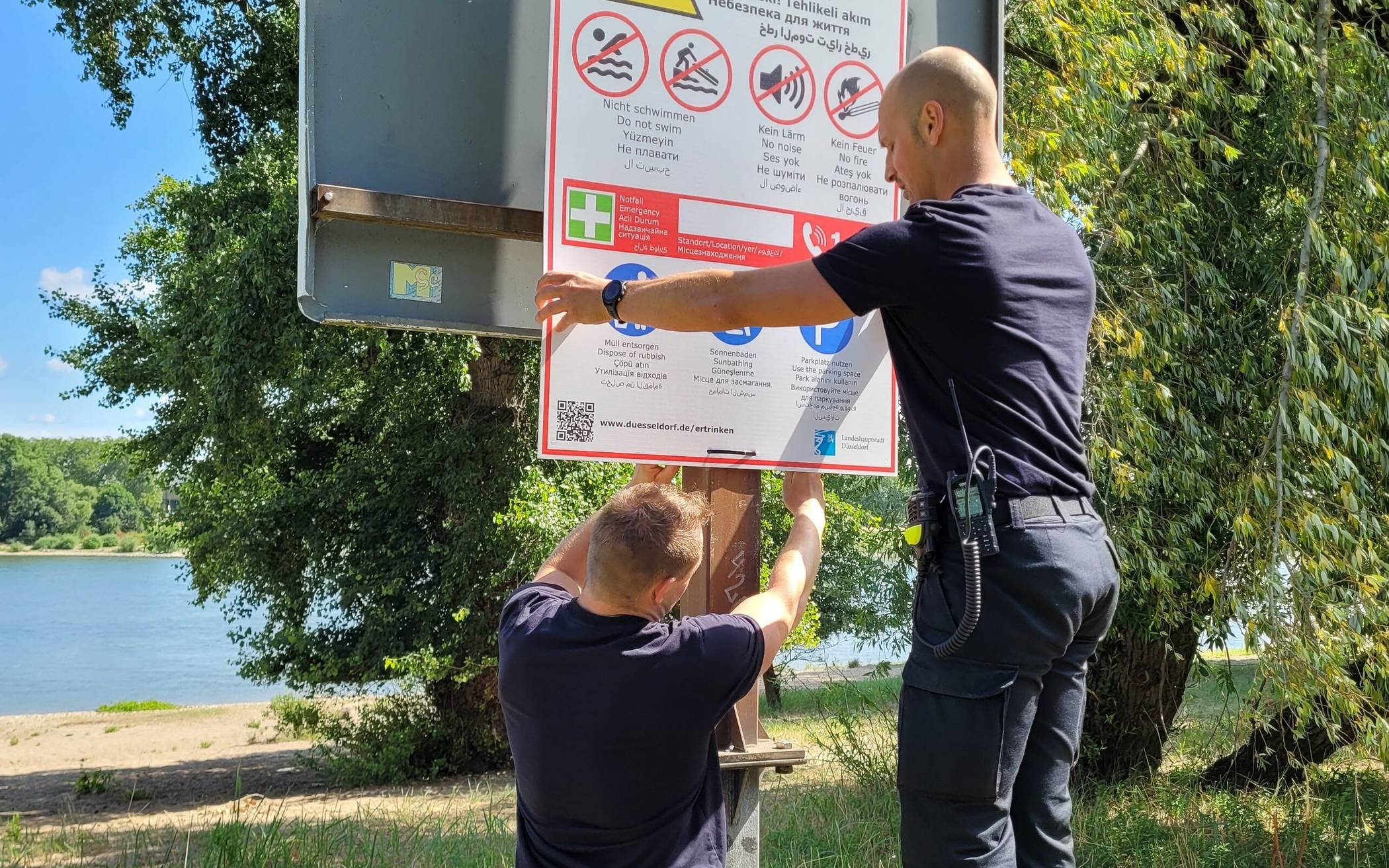  Die ersten der neuen Warnschilder wurden bereits am Freitag, 30. Juni, montiert. Foto: Landeshauptstadt Düsseldorf/Michael Gstettenbauer 