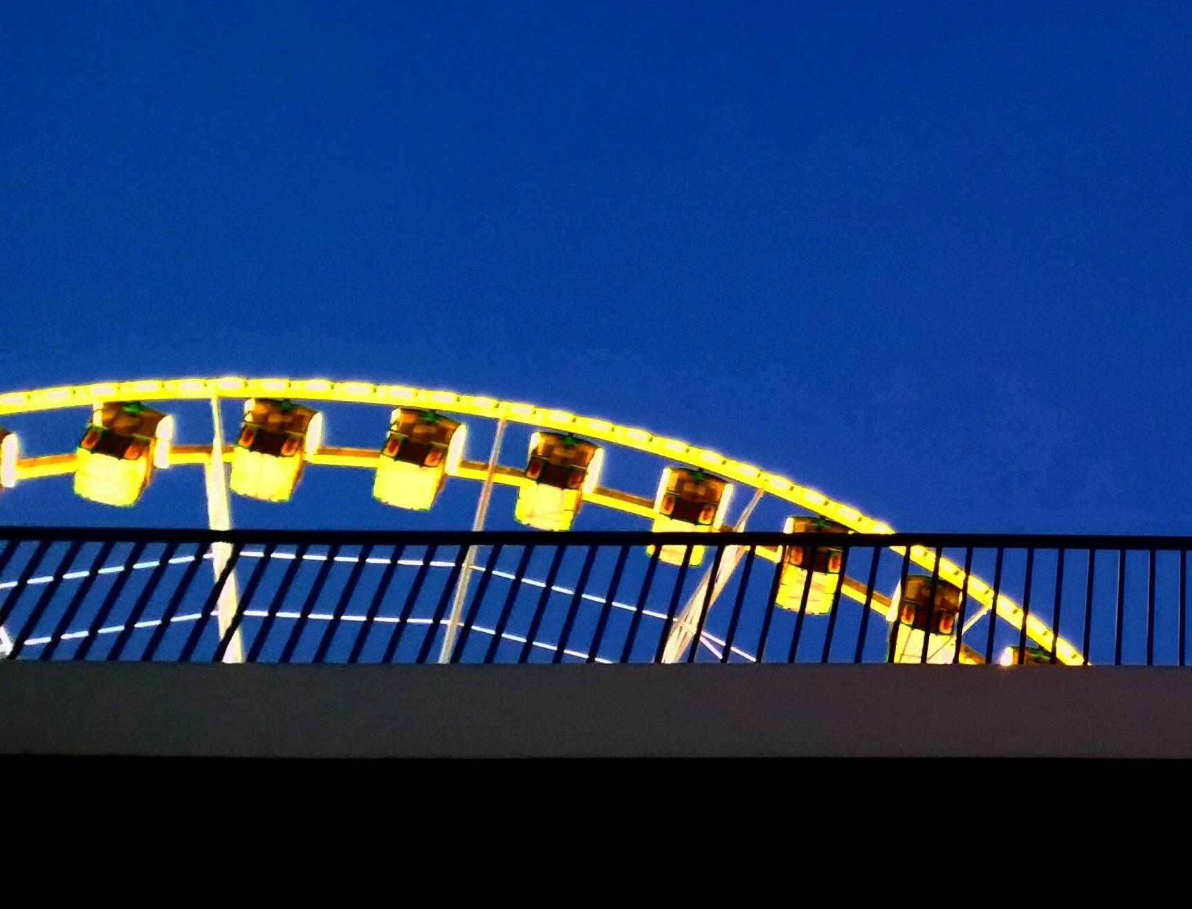 Es geht wieder rund: Die Rheinkirmes lockt Millionen von Gästen. Foto: Sven-André Dreyer