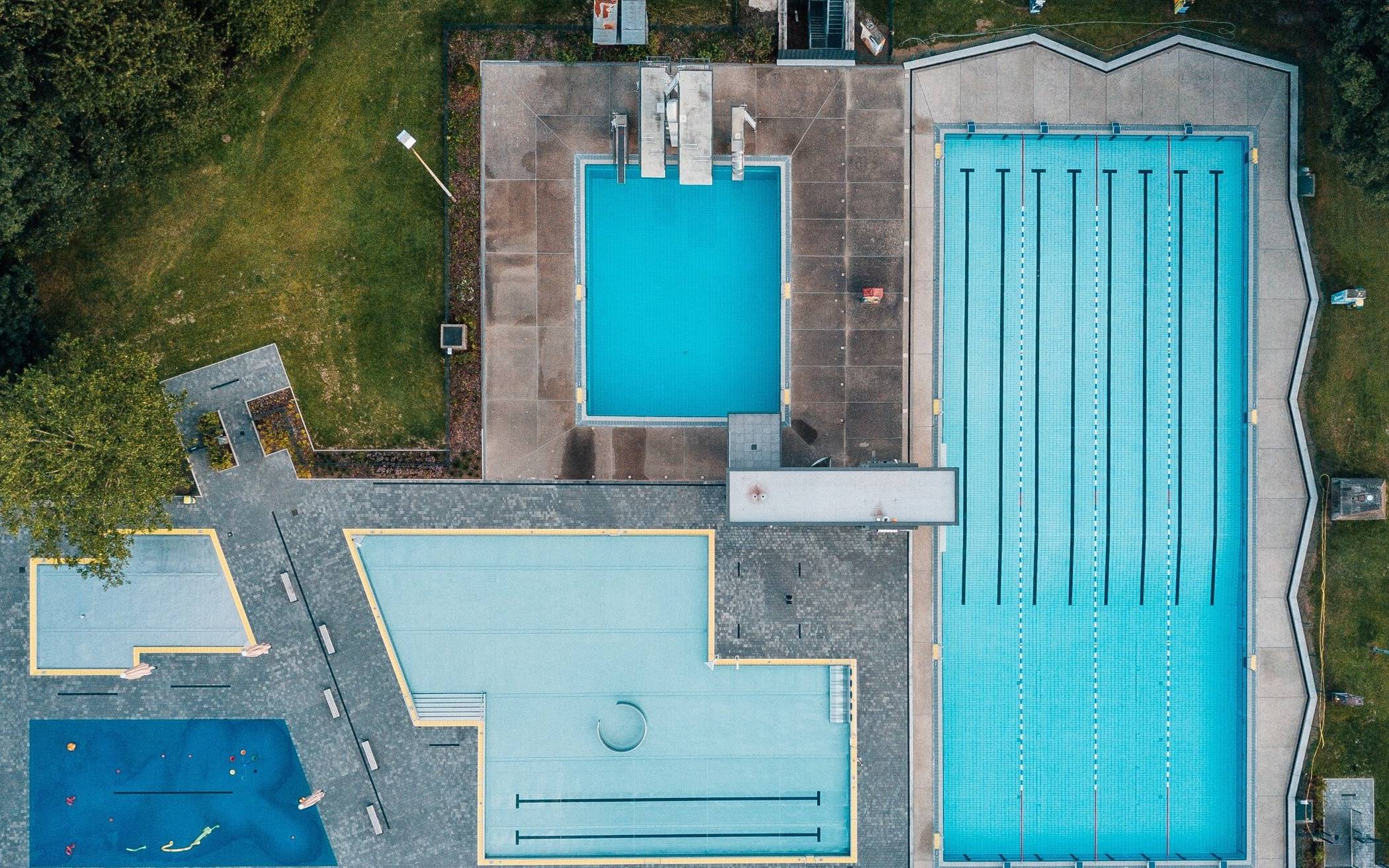 Das Allwetterbad Flingern aus der Vogelperspektive.