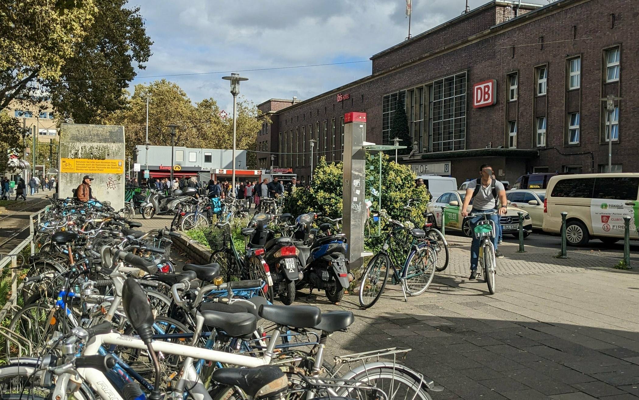 Aktuelle Situation auf dem Konrad-Adenauer-Platz -