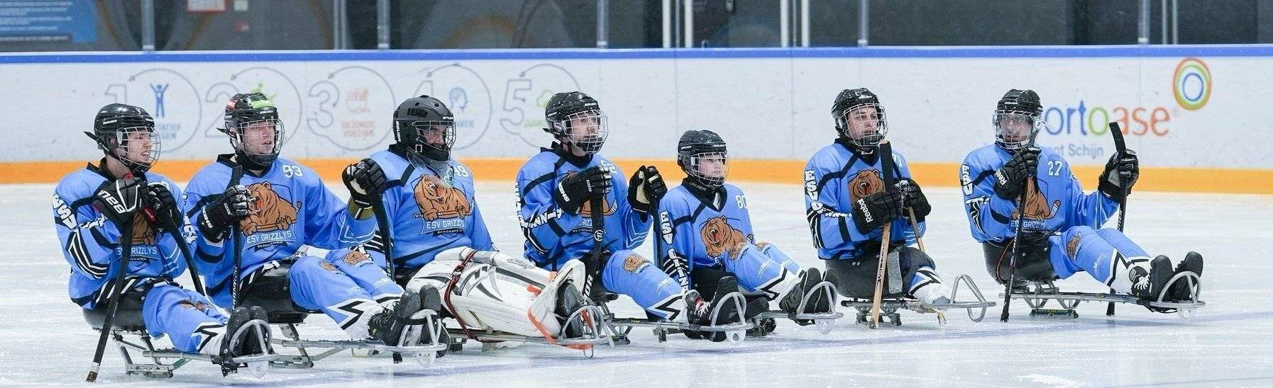 Spielregeln, Spielfeld, Spielverlauf und -kleidung entsprechen bei der Para-Version dem regulären Eishockey.  Foto: Stiftung Eissporthalle Benrath