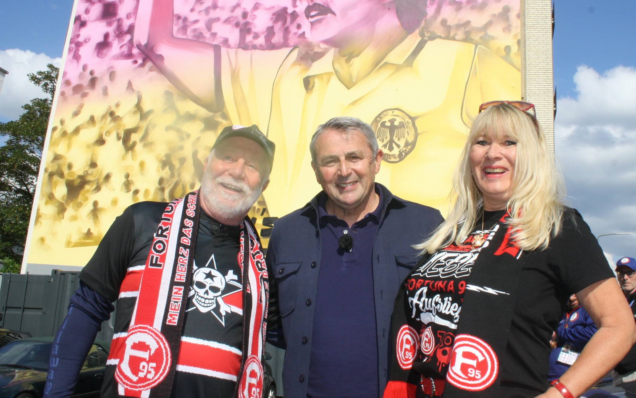 Bus--Tour-Gäste und Fortuna-Fans Marion und Peter