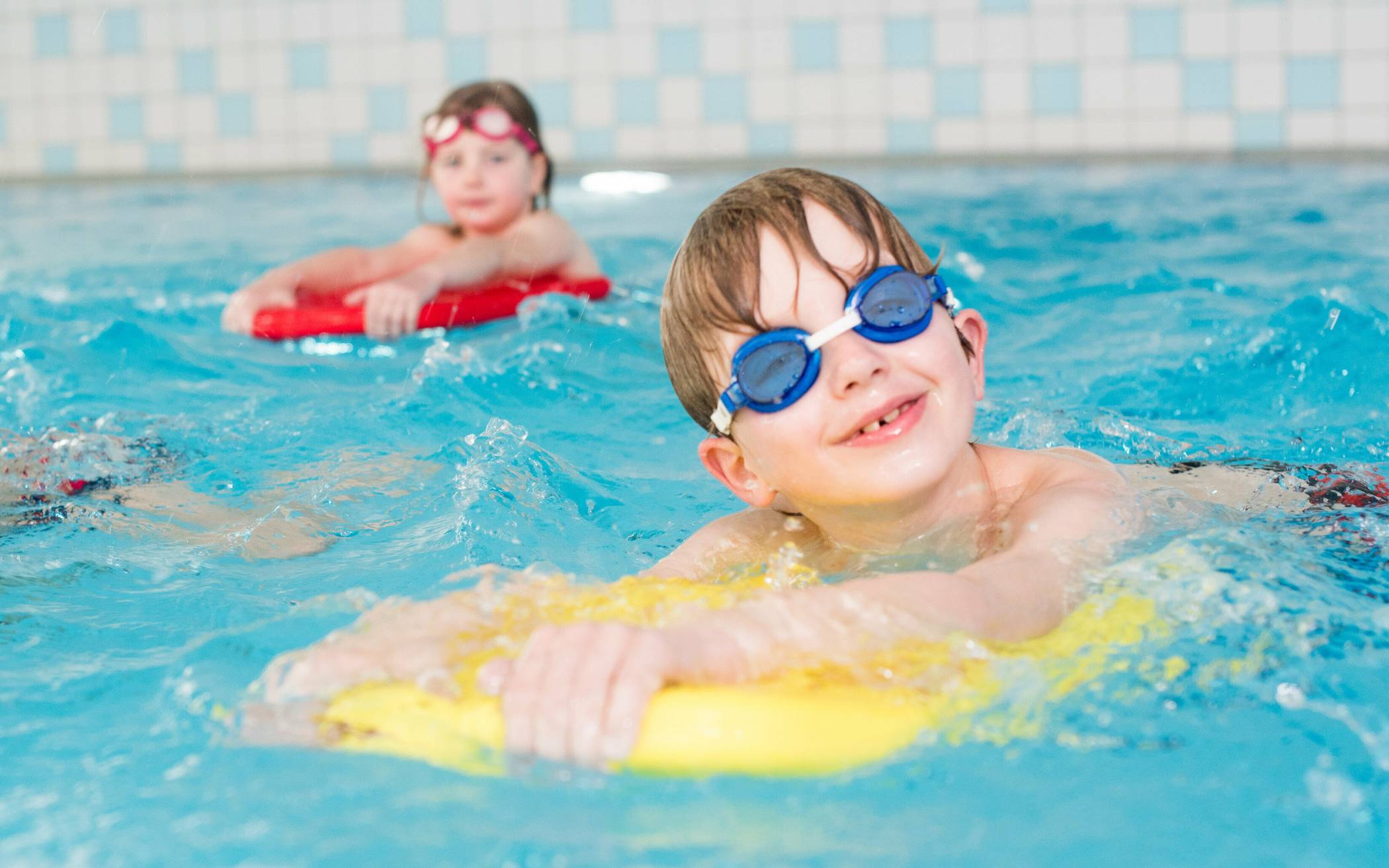 Während der kommenden Sommerferien werden wieder zahlreiche Schulkinder die Möglichkeit haben, schwimmen zu lernen.
