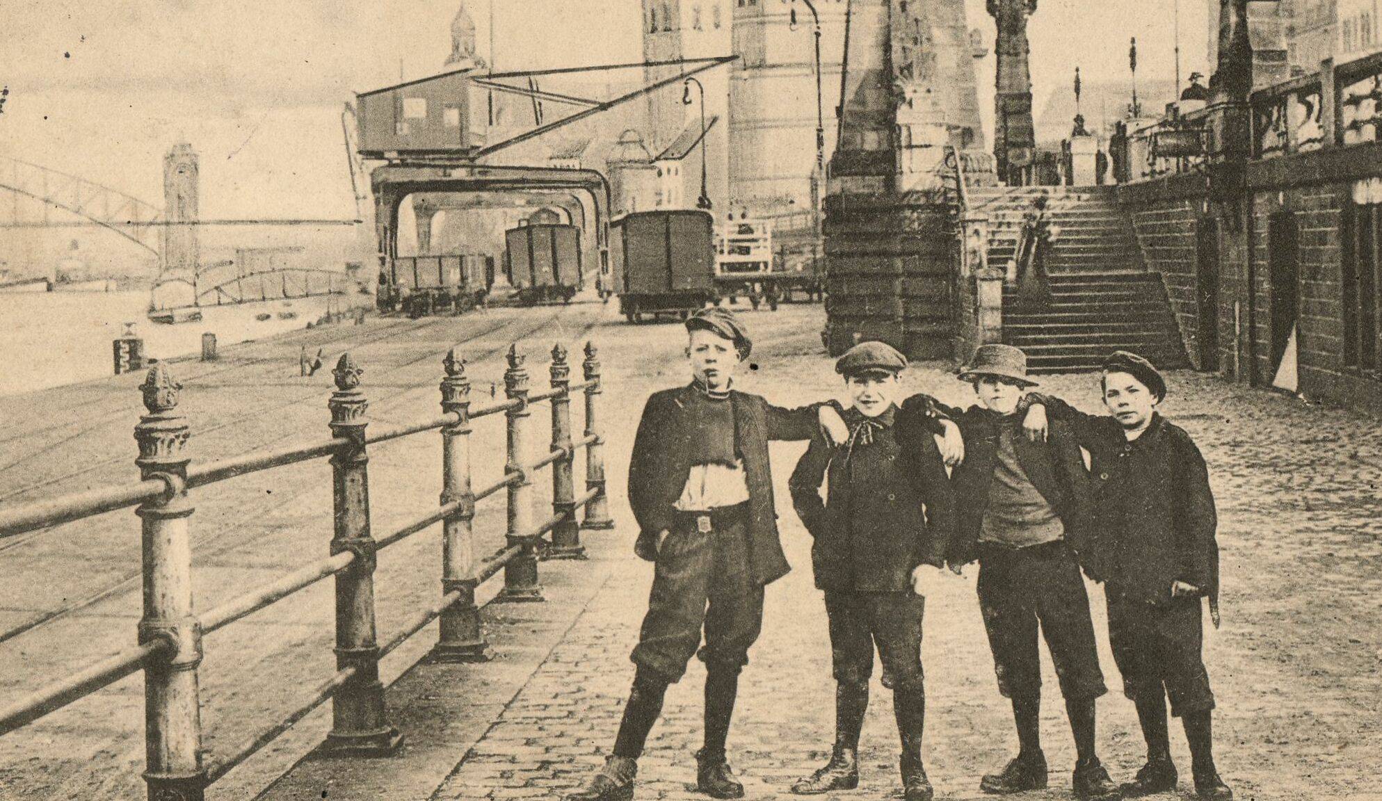 Postkartenmotiv vom „Alten Hafen“ um 1910. 