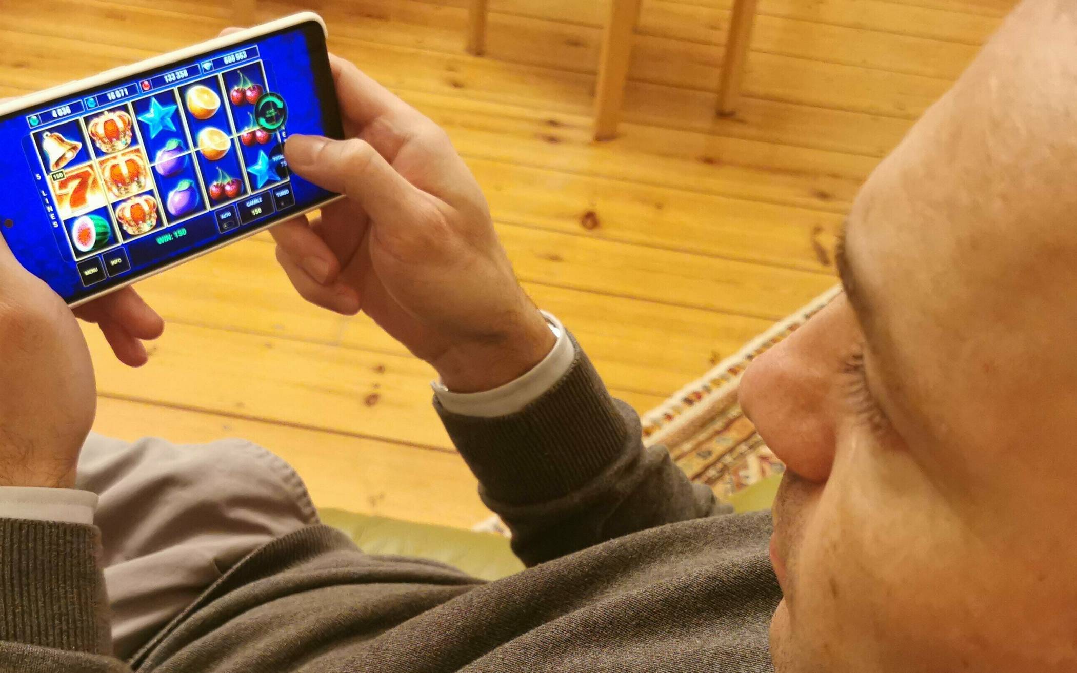 Am Experten-Telefon „Glücksspielsucht“ meldeten sich Angehörige,