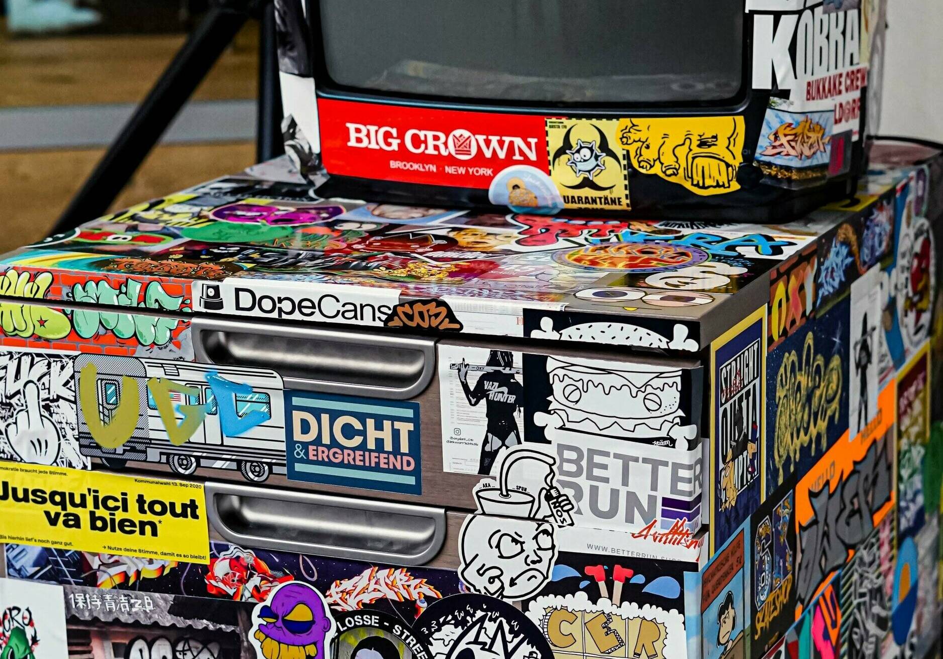 „Die Faszination urbaner Sticker und deren