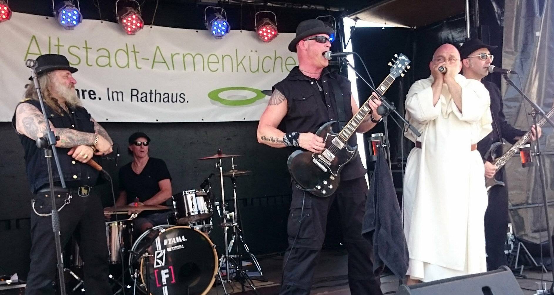 Auch Pater Wolfgang Sieffert (r.), Vorsitzender