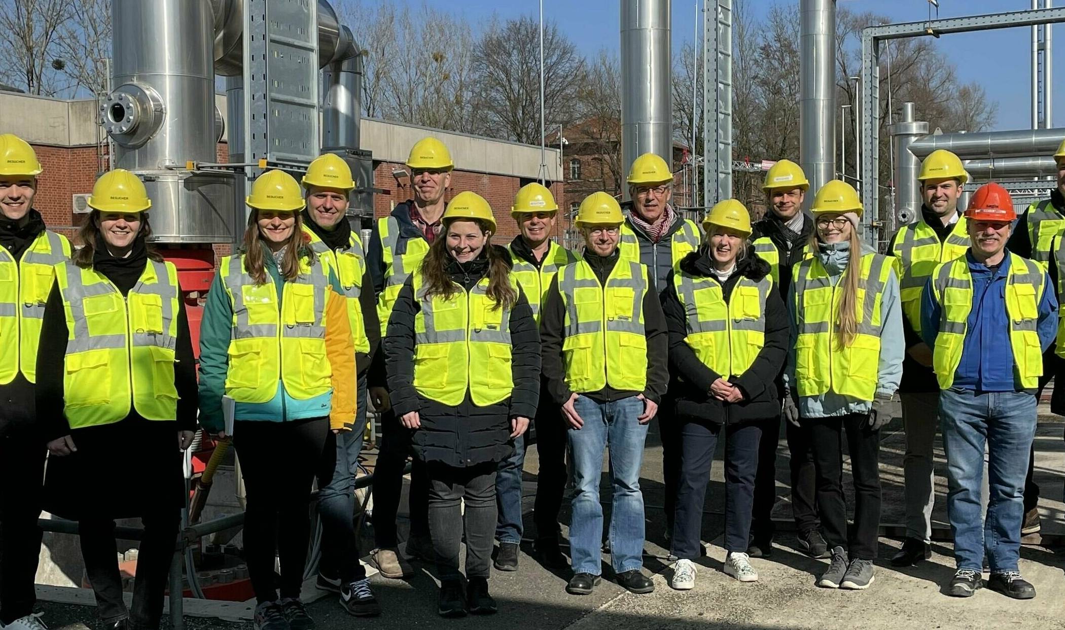  2023 besichtigte eine Delegation des GeothermieRhein-Projektkonsortiums die Geothermieanlage der Stadtwerke München, der derzeit größten in Deutschland. 