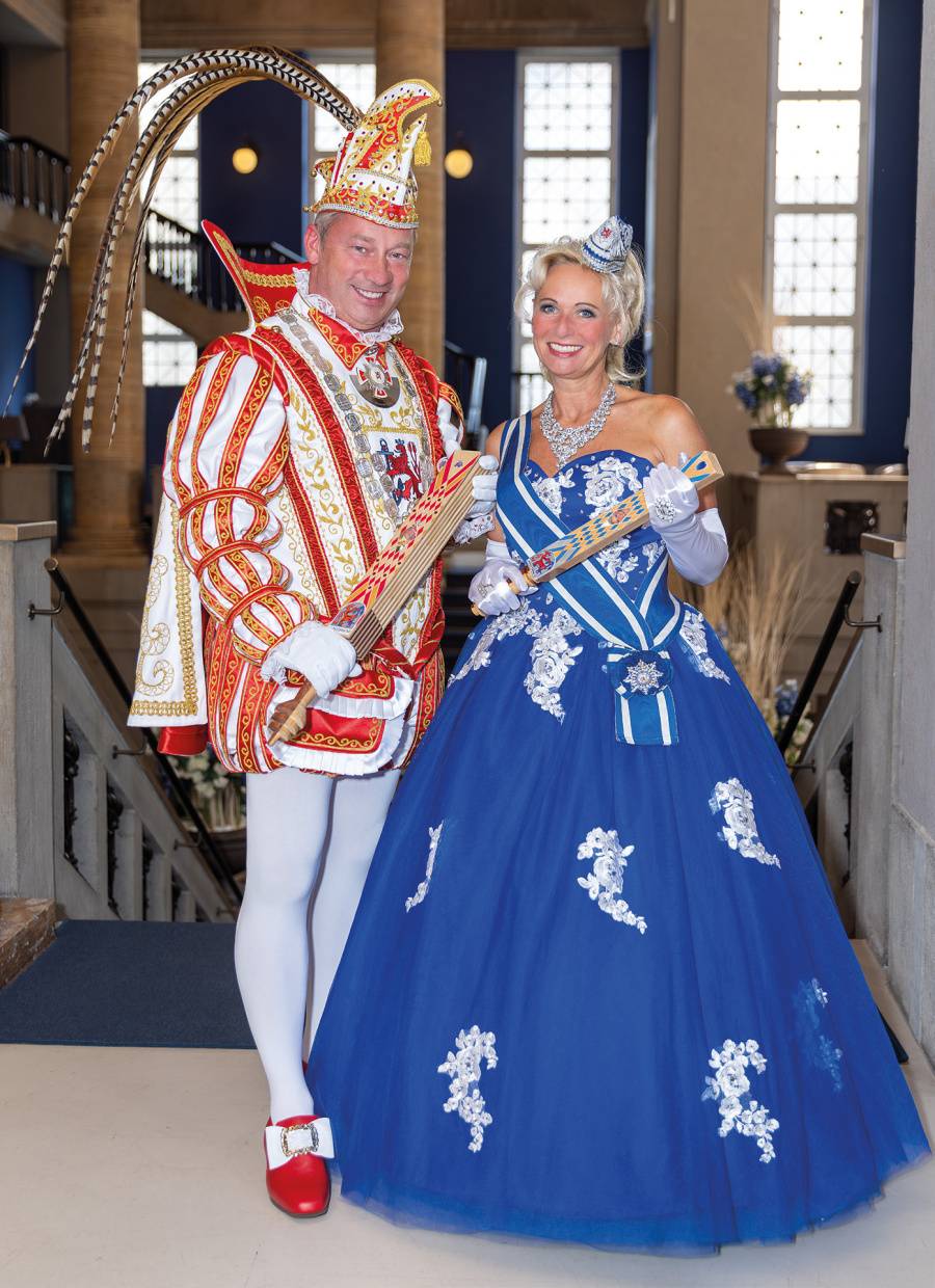  Mit dem Einzug des Prinzenpaares Prinz Andreas I. und Venetia Evelyn in ihre Hofburg im Altstadt-Hotel „Jan Wellem“ startet am Samstag um 11.11 Uhr der Tag des Karnevals. Die Tollitäten bringen ihre Brauchtumspassion am 6. Februar übrigens erneut auf die Pausenhöfe, besuchen an diesem Tag zahlreiche Düsseldorfer Schulen. 