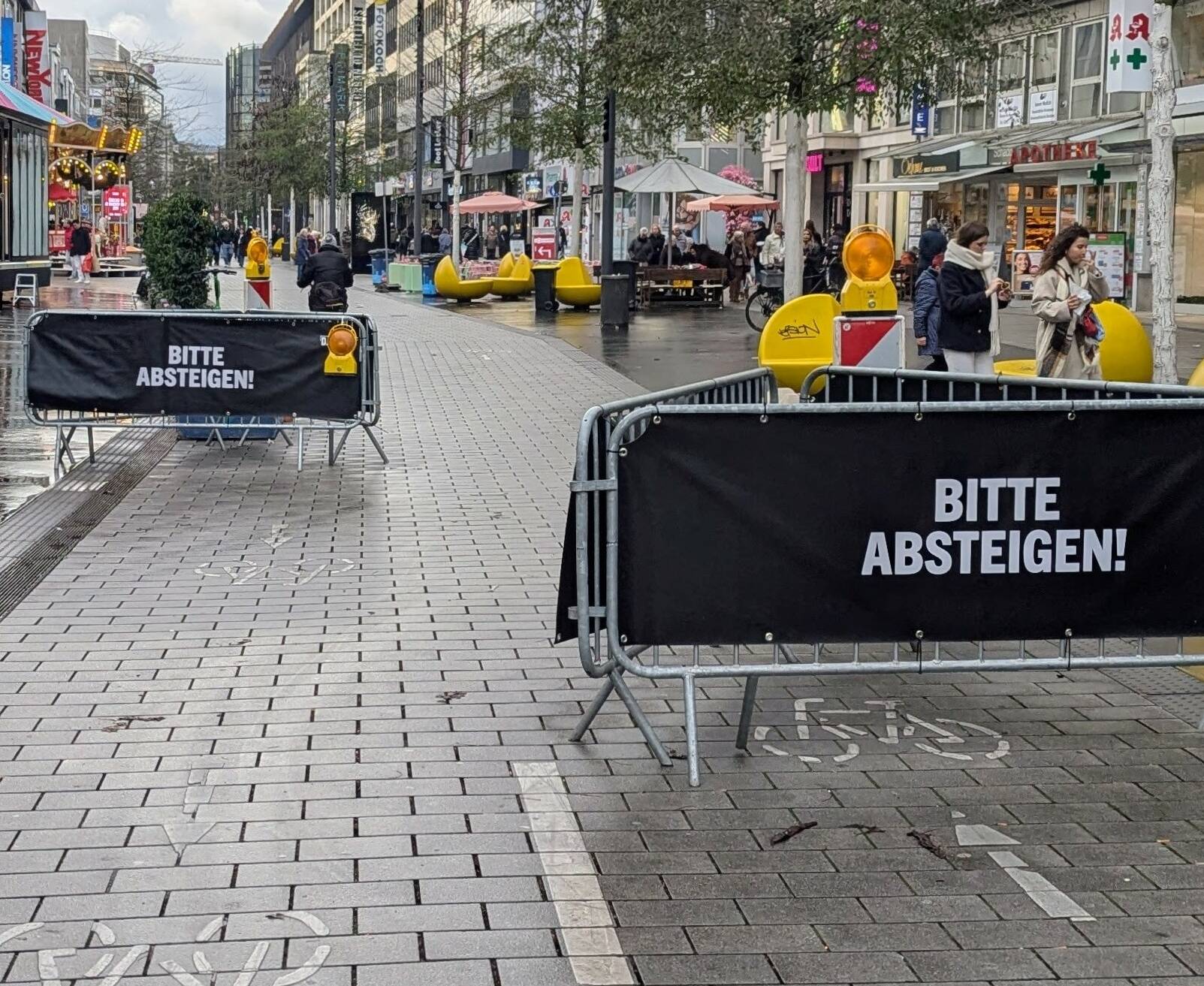 Bisherige Radwegführung auf der Schadowstraße -