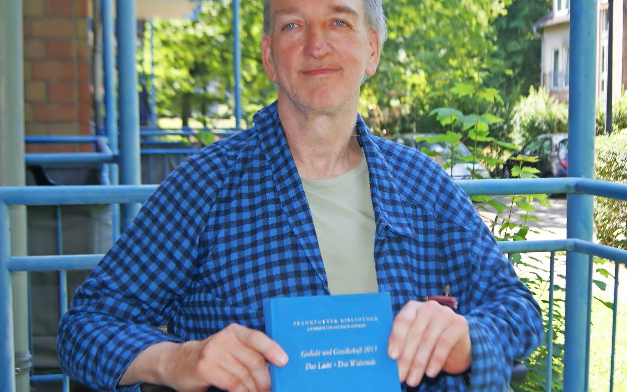 Winfried Günther auf seinem Balkon mit