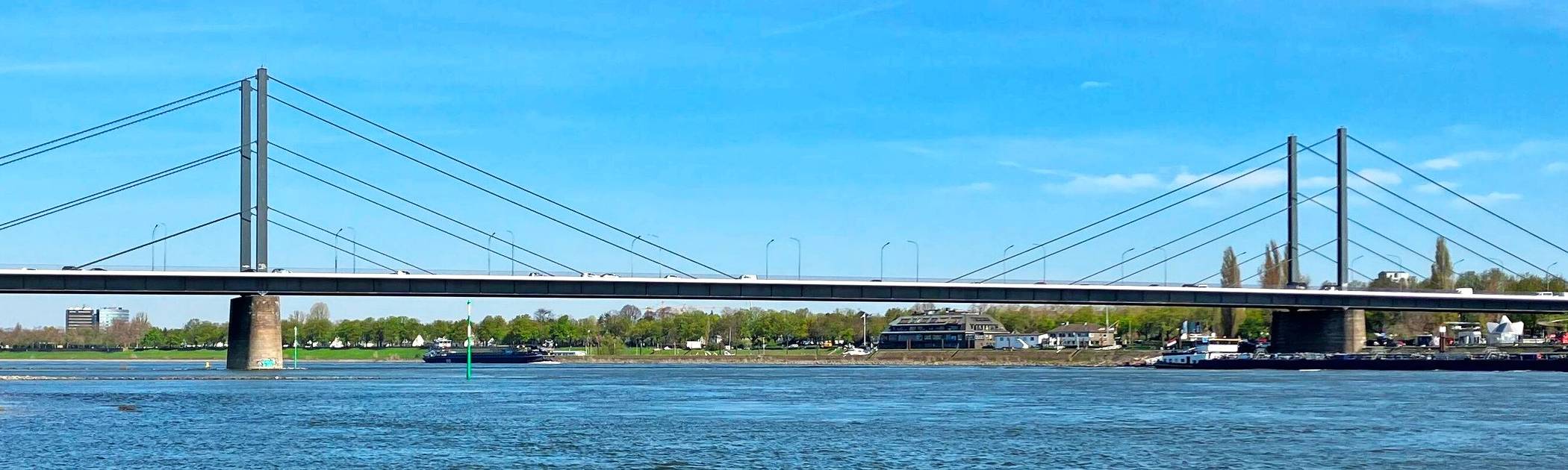 n die Jahre gekommene Theodor-Heuss-Brücke.