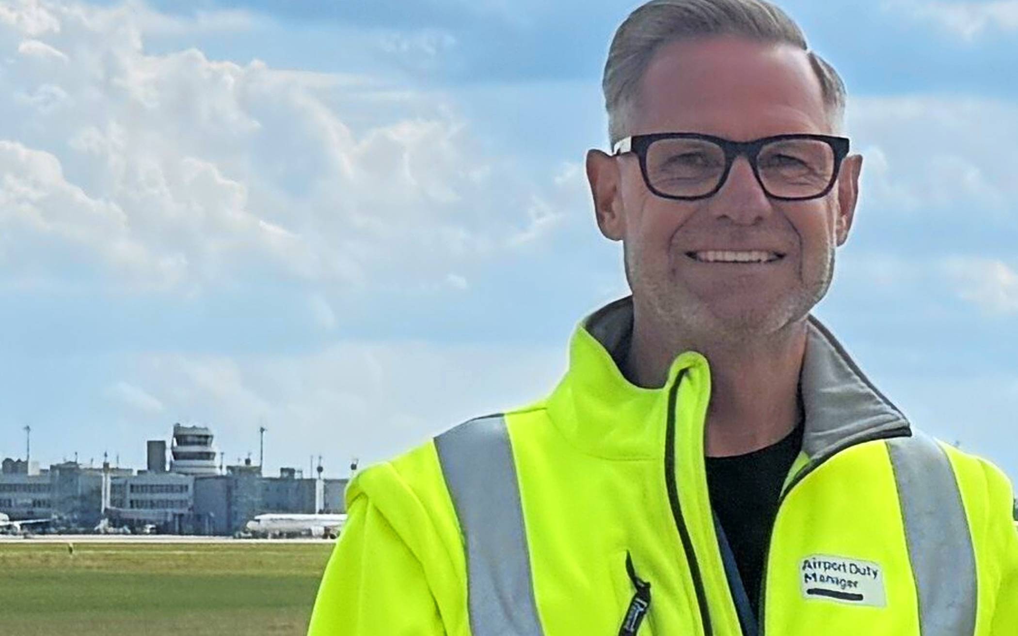  Christoph Müller hat das Wetter im Blick. Die neuen Sensoren liefern den Airport Duty Managern am Flughafen Düsseldorf verlässliche Echtzeitdaten bei Wetterlagen mit Blitzgefahr. 