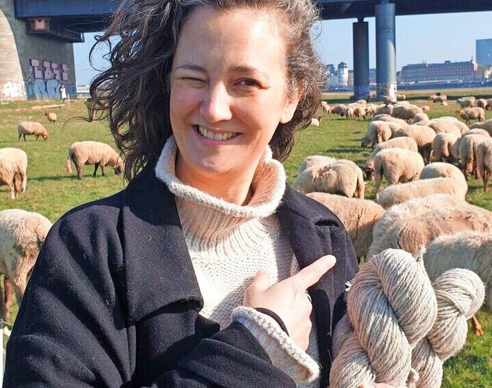  Das Unternehmen rh:ool yarn verarbeitet die Wolle der Schafe vom Rhein zu Handarbeitsgarnen. 
